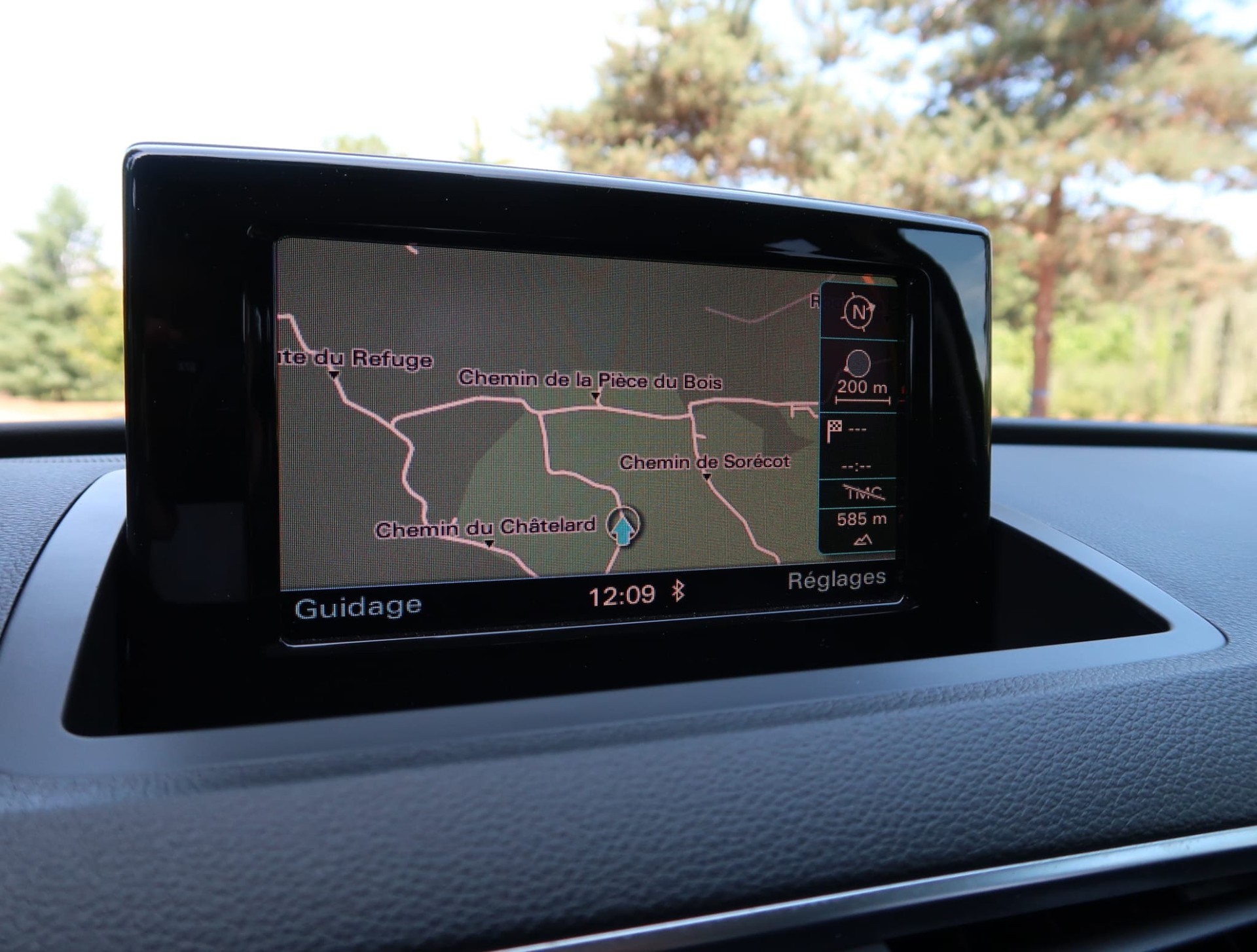 AUDI Q3 2.0 TFSI quattro S-tronic-image-19