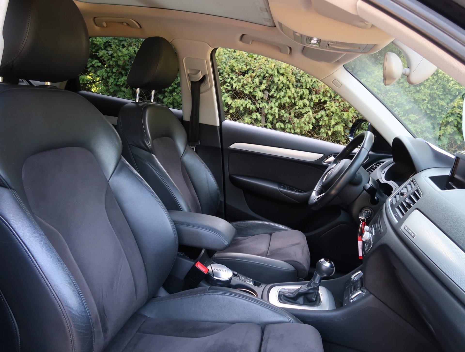 AUDI Q3 2.0 TFSI quattro S-tronic-image-15