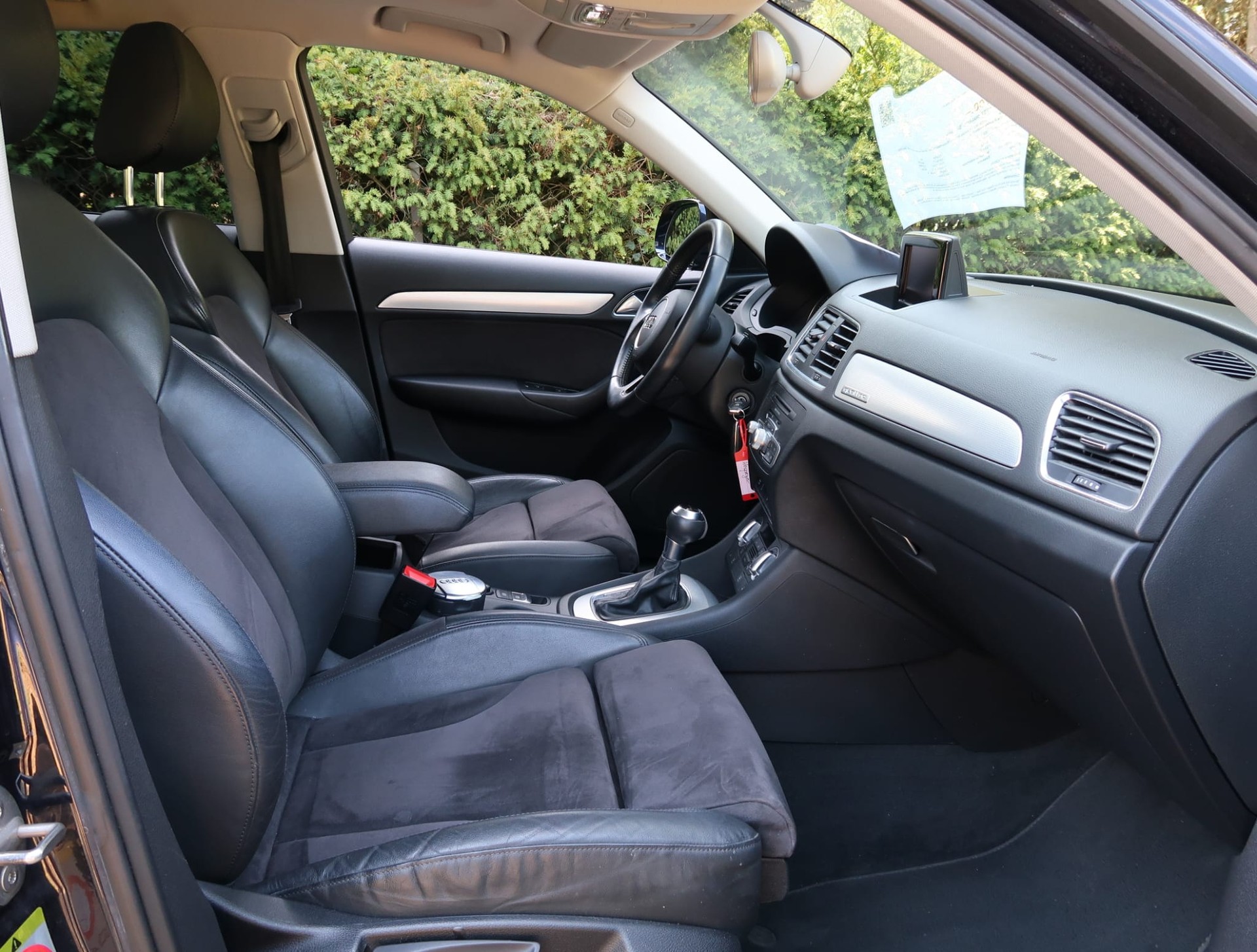 AUDI Q3 2.0 TFSI quattro S-tronic-image-16