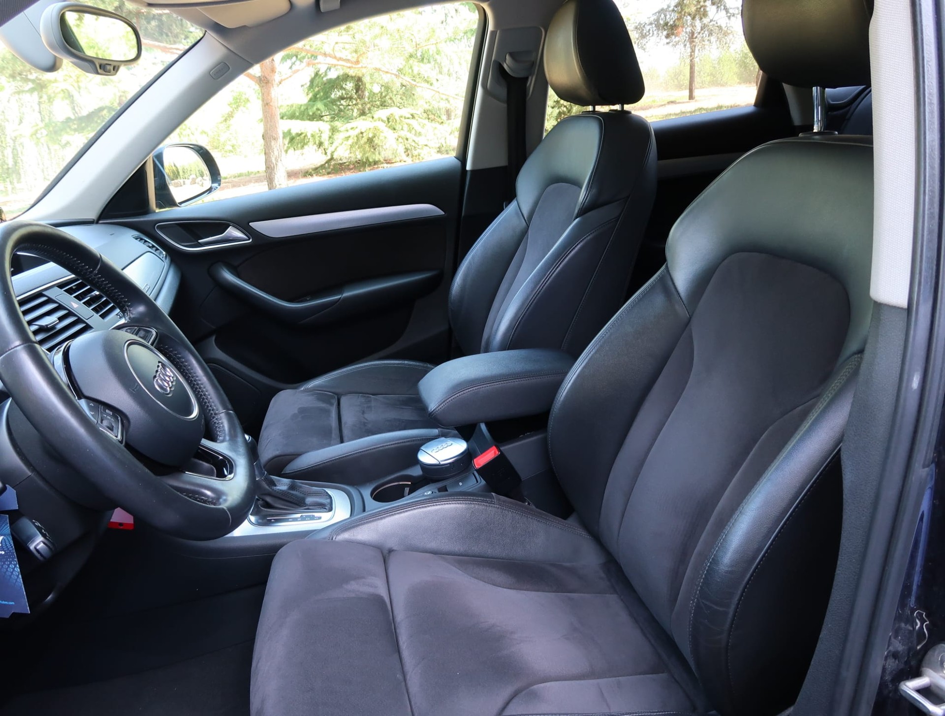 AUDI Q3 2.0 TFSI quattro S-tronic-image-14