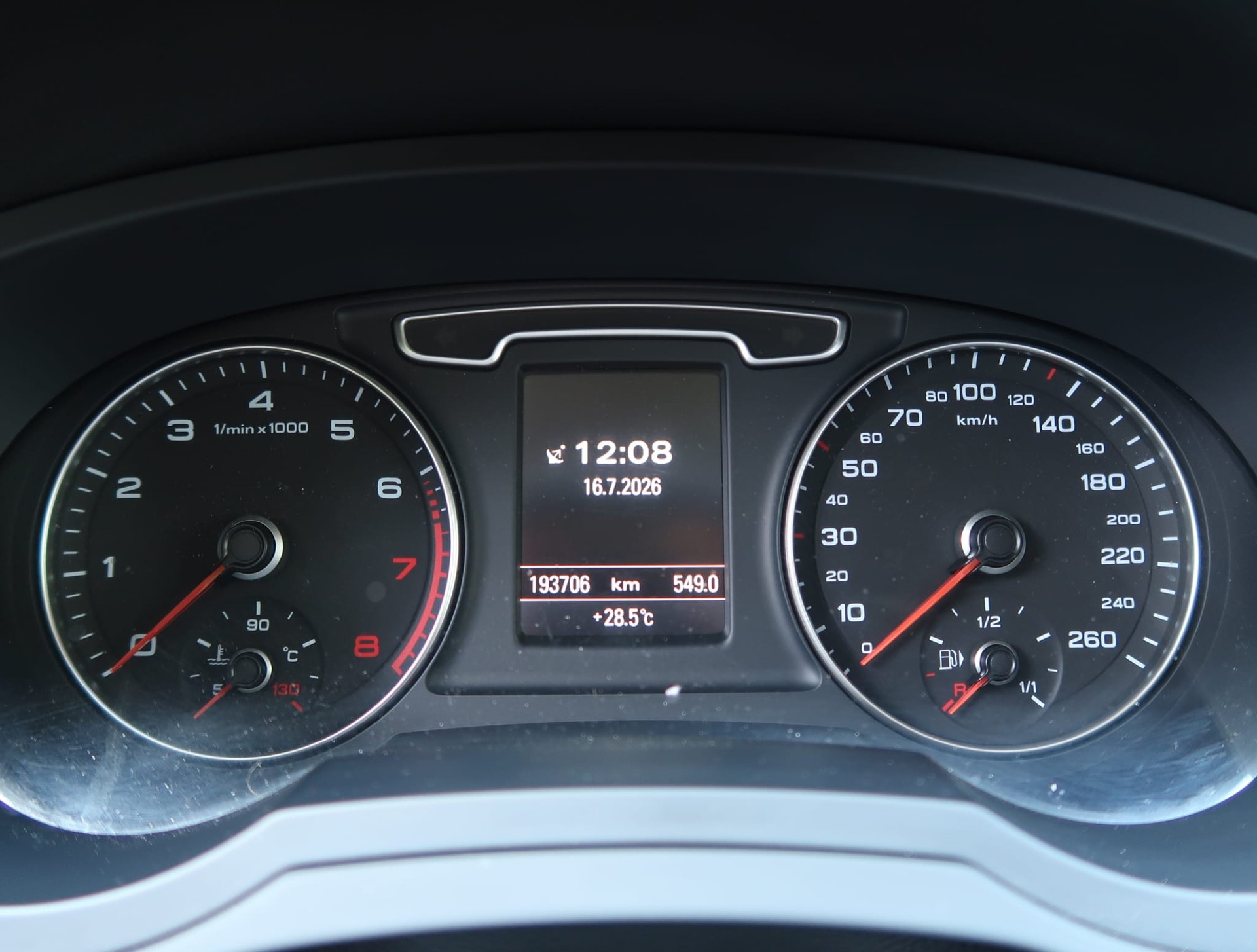 AUDI Q3 2.0 TFSI quattro S-tronic-image-17