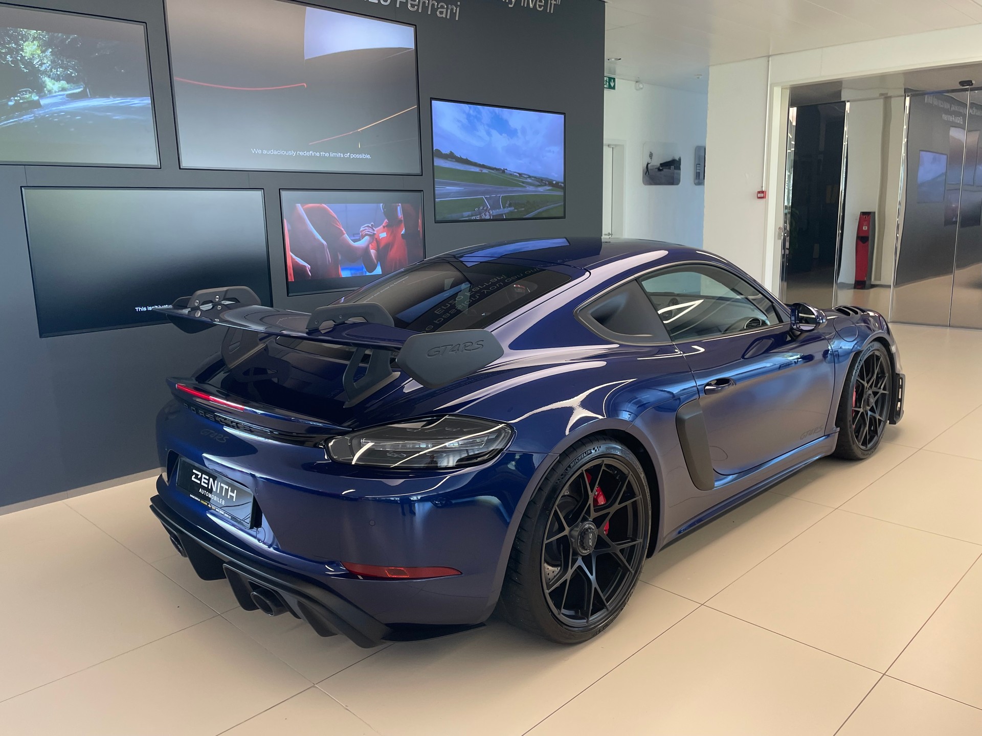 PORSCHE 718 Cayman GT4 RS PDK-image-4