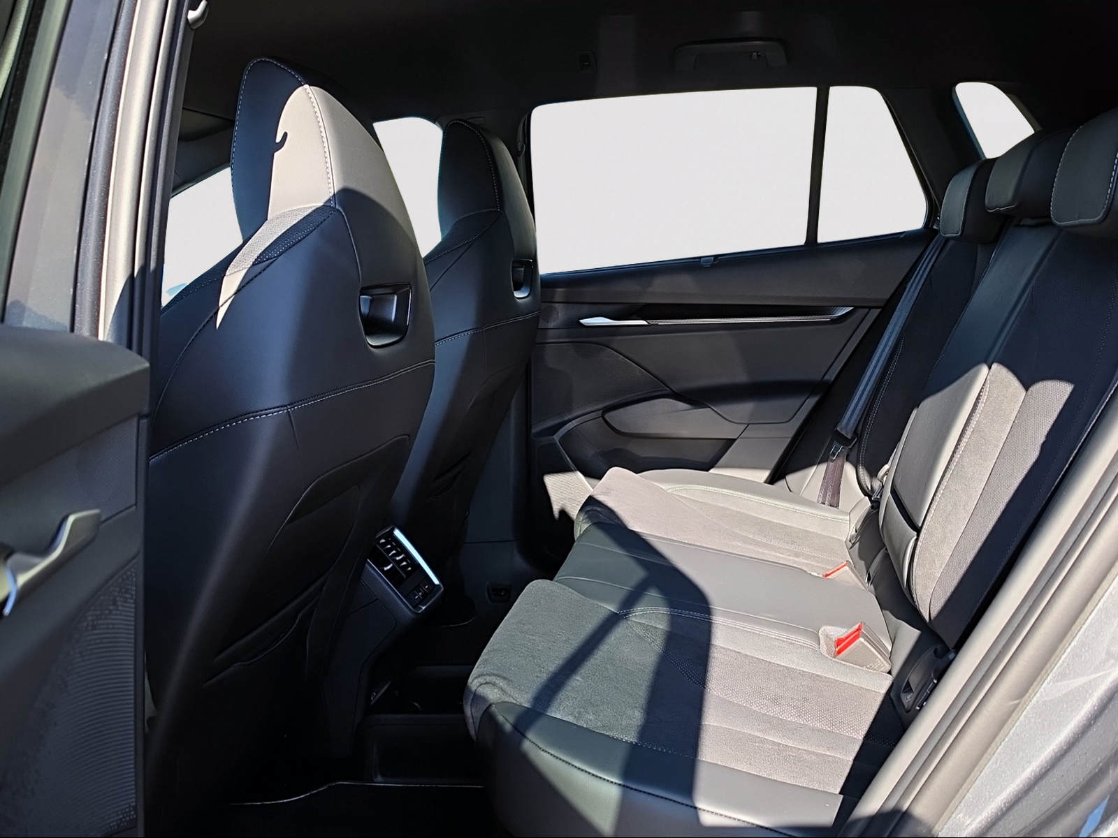 SKODA Elroq 85x Sportline 4x4-image-4