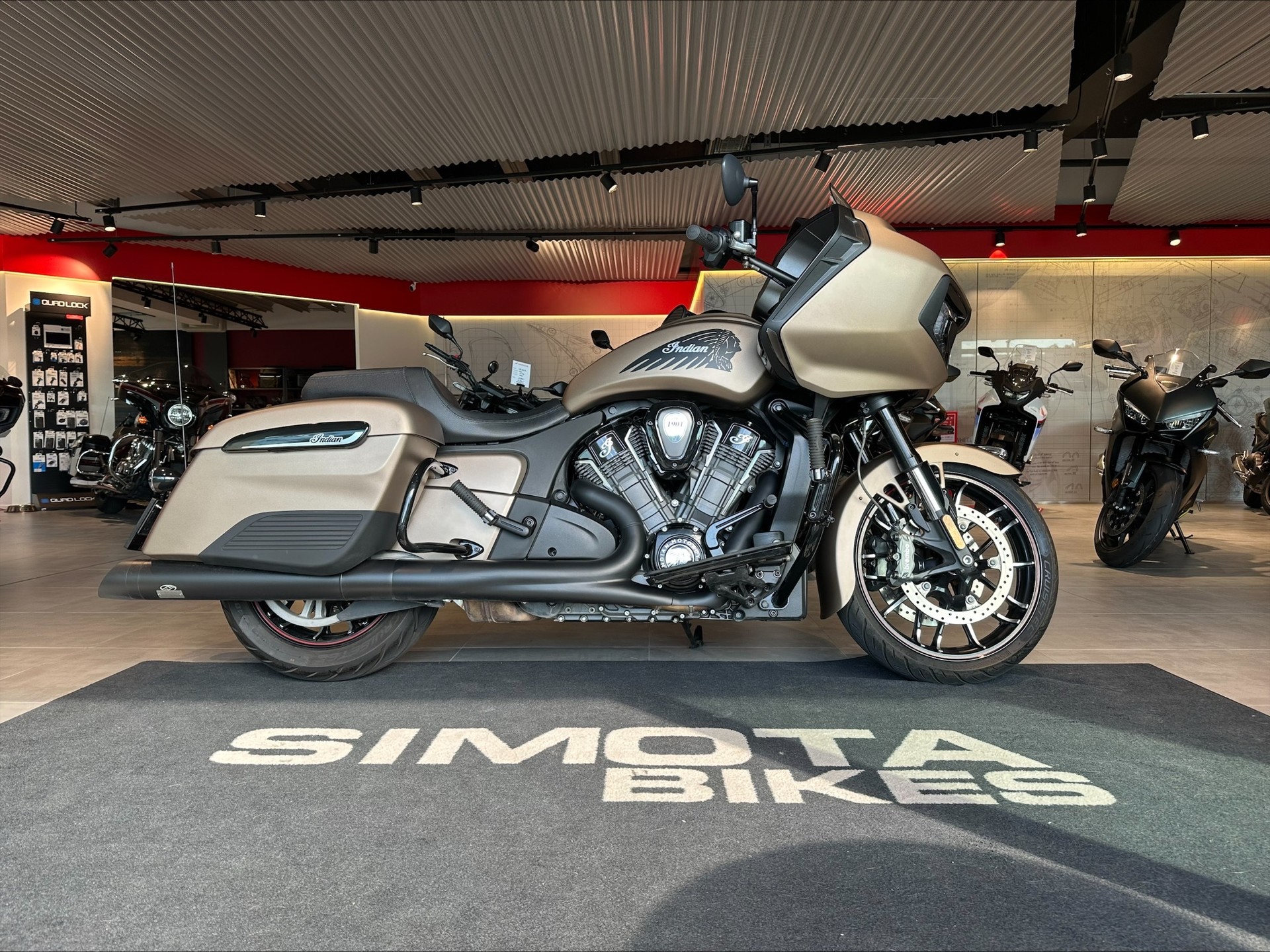 INDIAN Challenger Dark Horse
