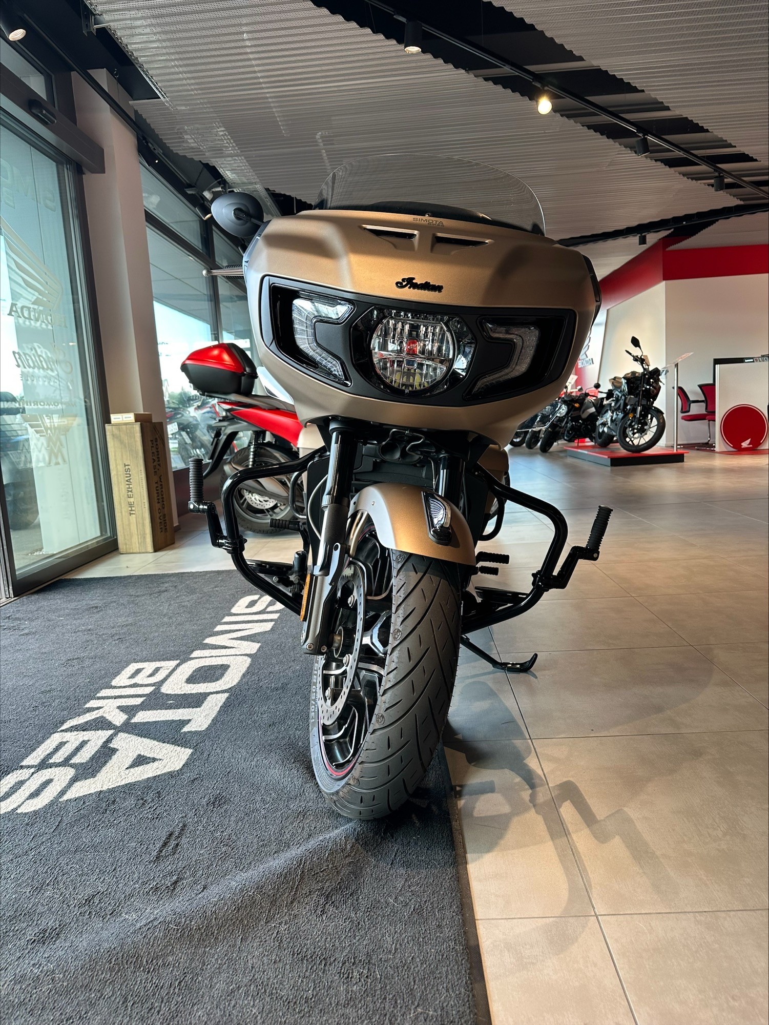INDIAN Challenger Dark Horse-showroom-element-2