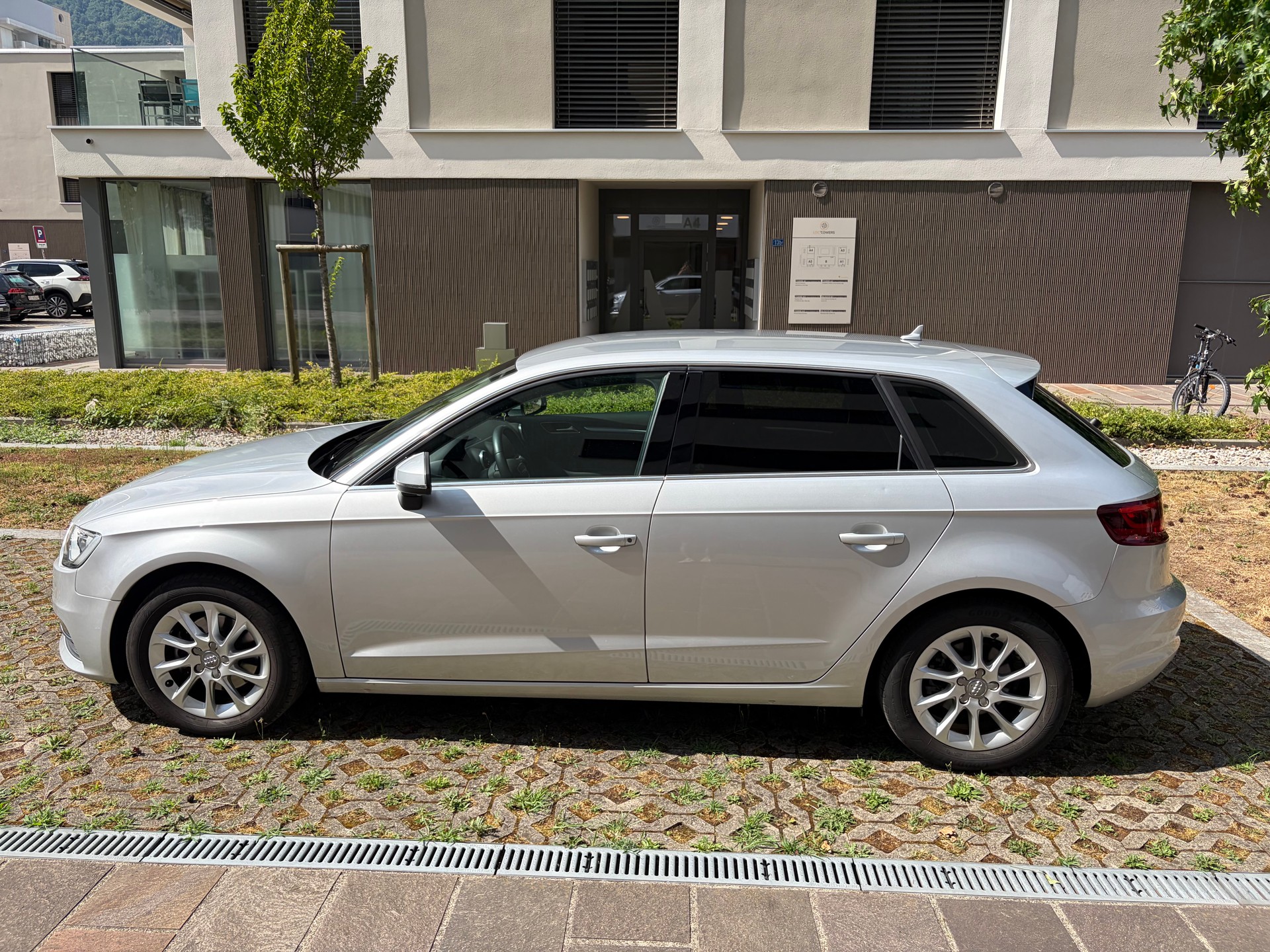 AUDI 1.4 T FSI COD Attraction S-Tr-image-2