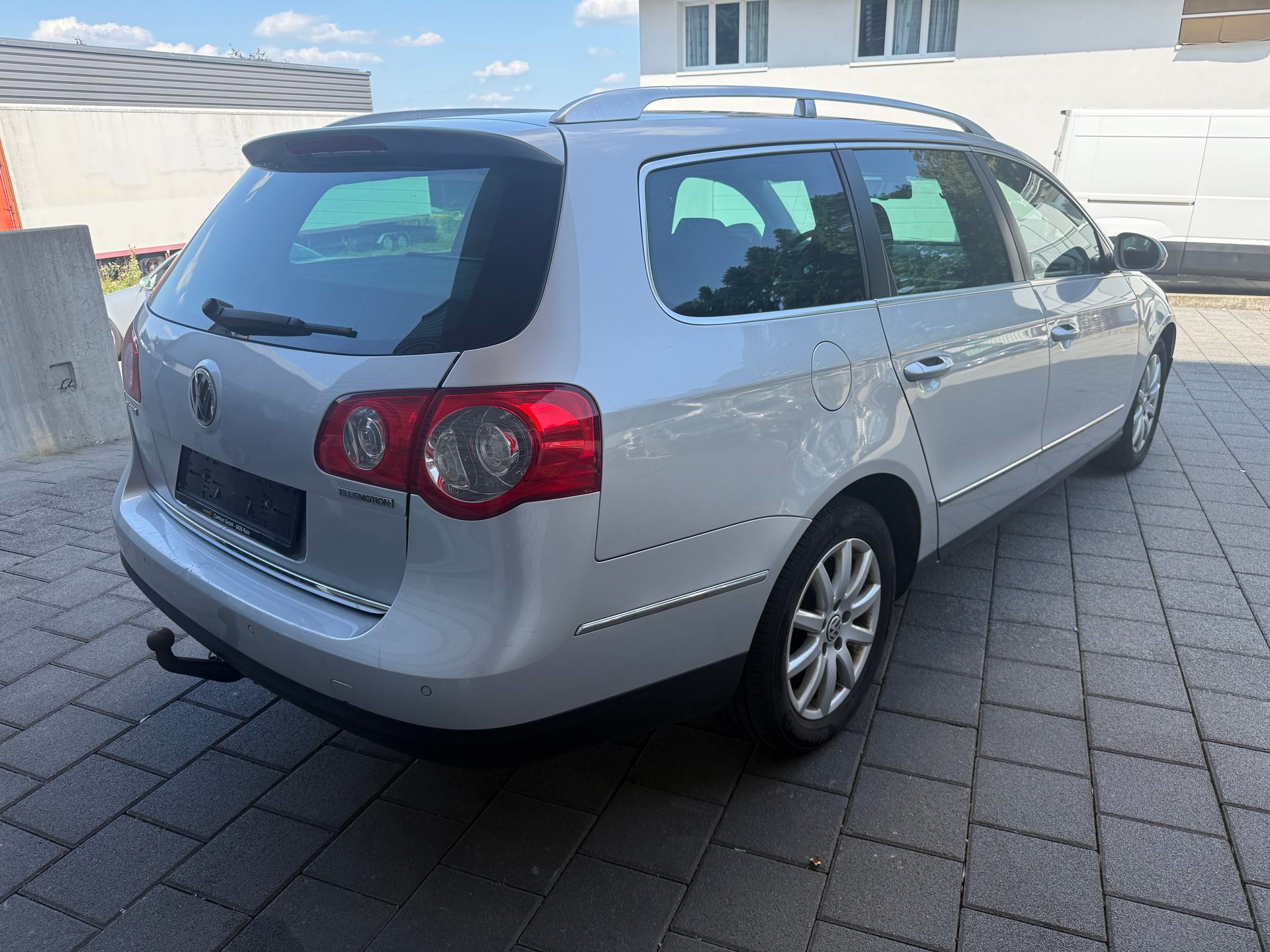 VW Passat Variant 1.9 TDI BlueMotion-image-5