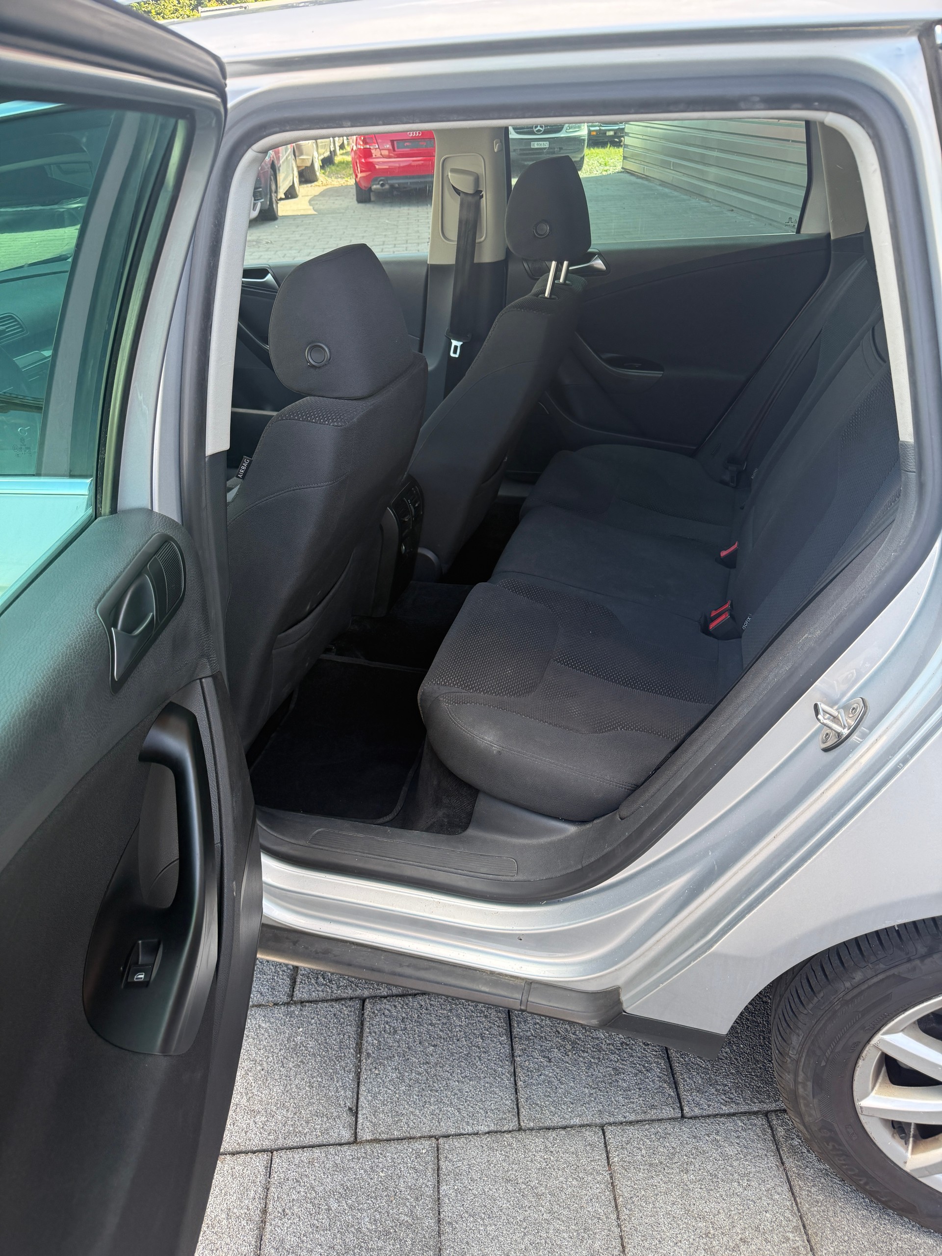 VW Passat Variant 1.9 TDI BlueMotion-image-11