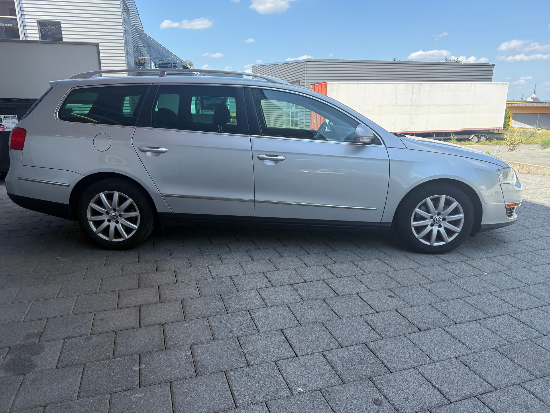 VW Passat Variant 1.9 TDI BlueMotion-image-4