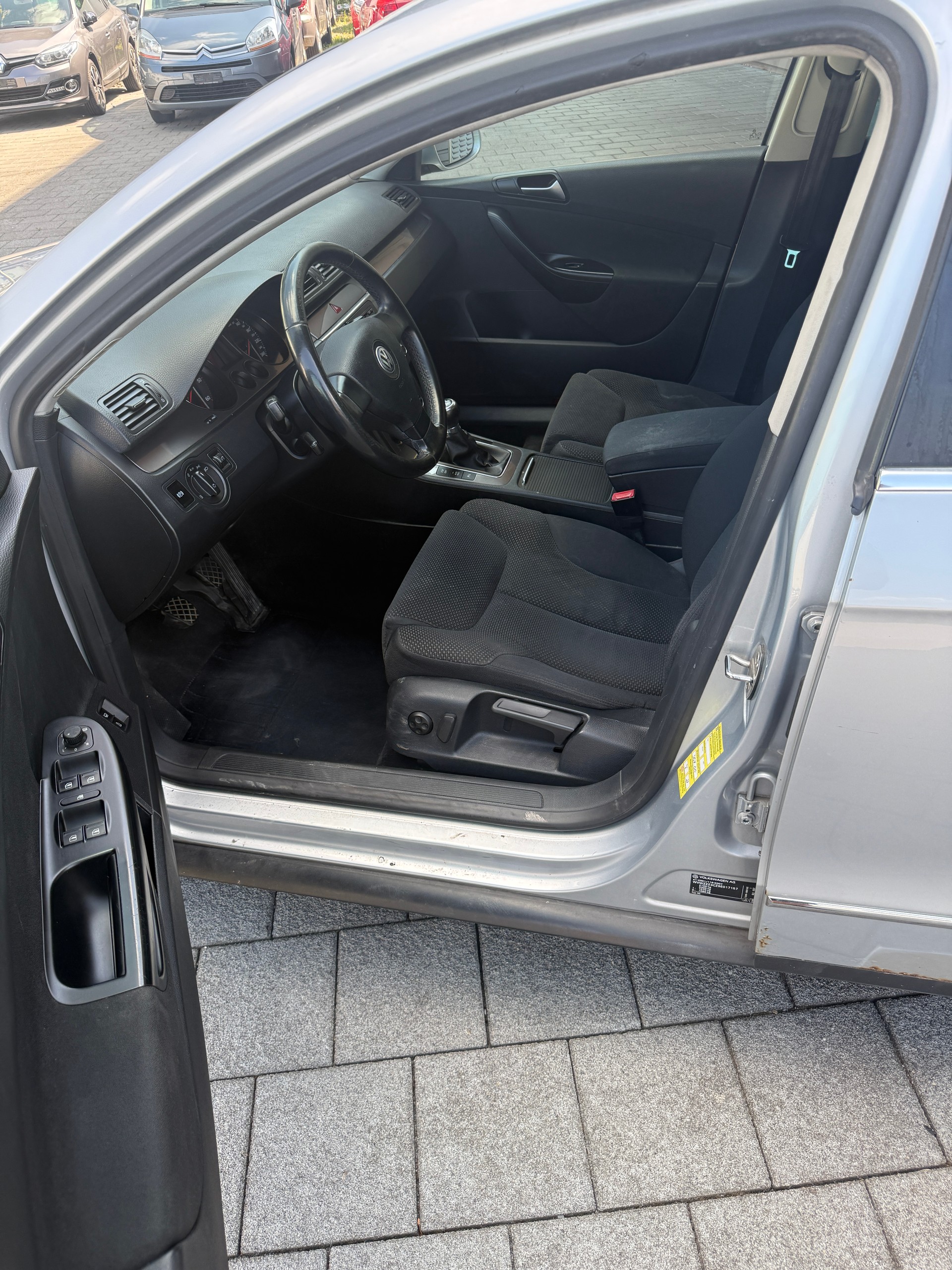 VW Passat Variant 1.9 TDI BlueMotion-image-9
