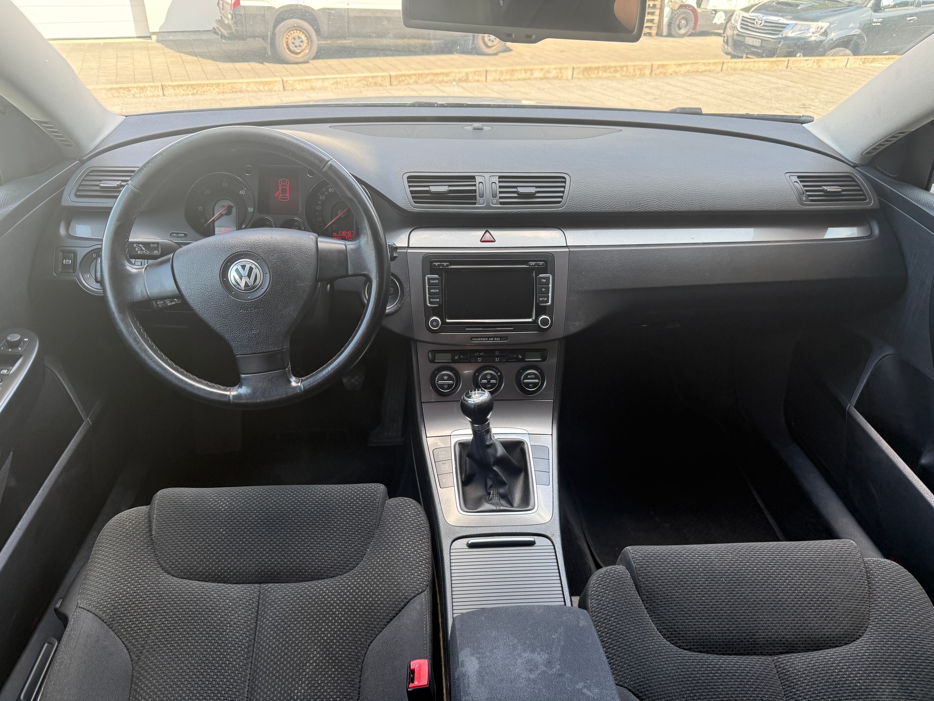 VW Passat Variant 1.9 TDI BlueMotion-image-13
