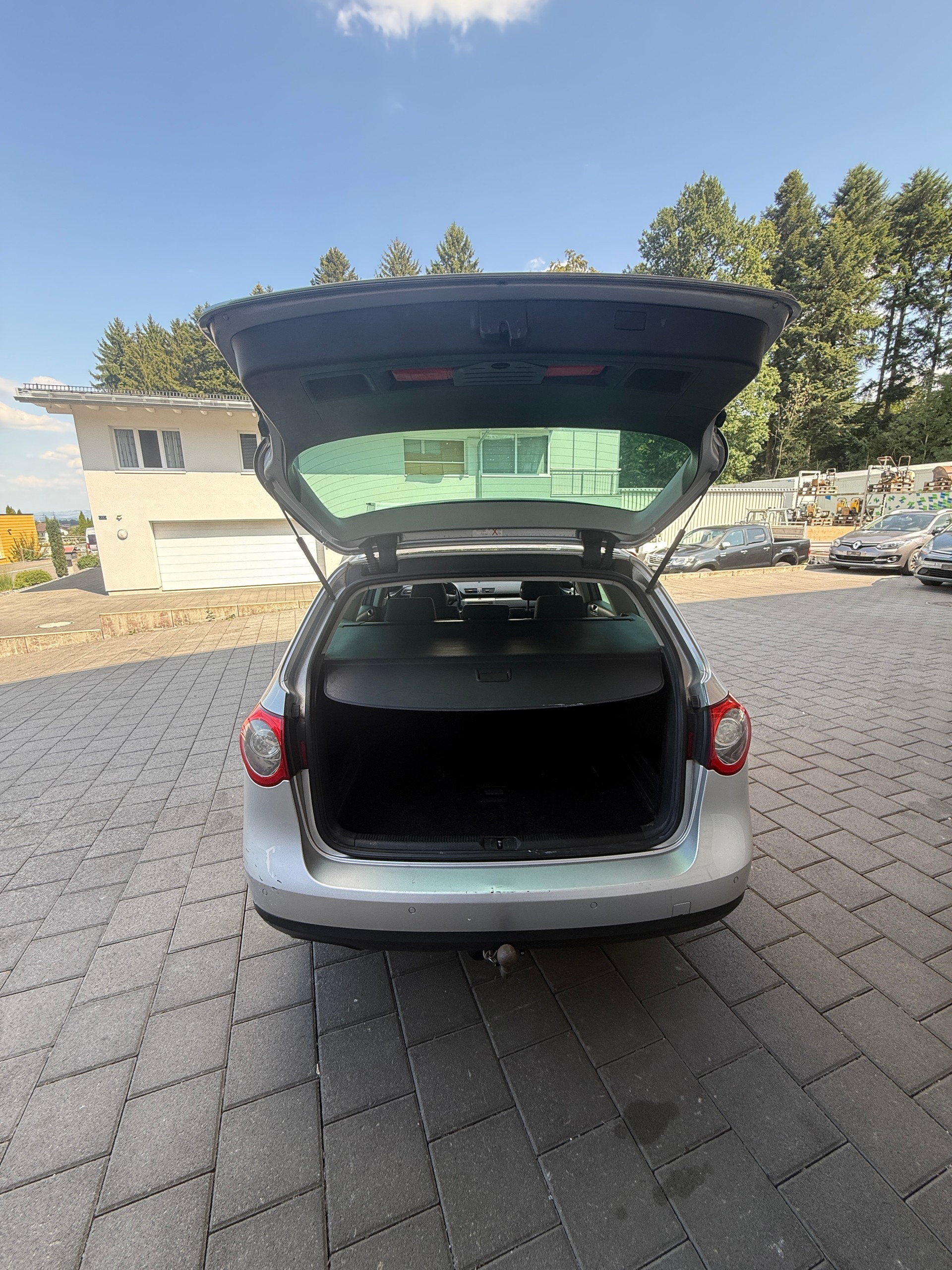VW Passat Variant 1.9 TDI BlueMotion-image-8