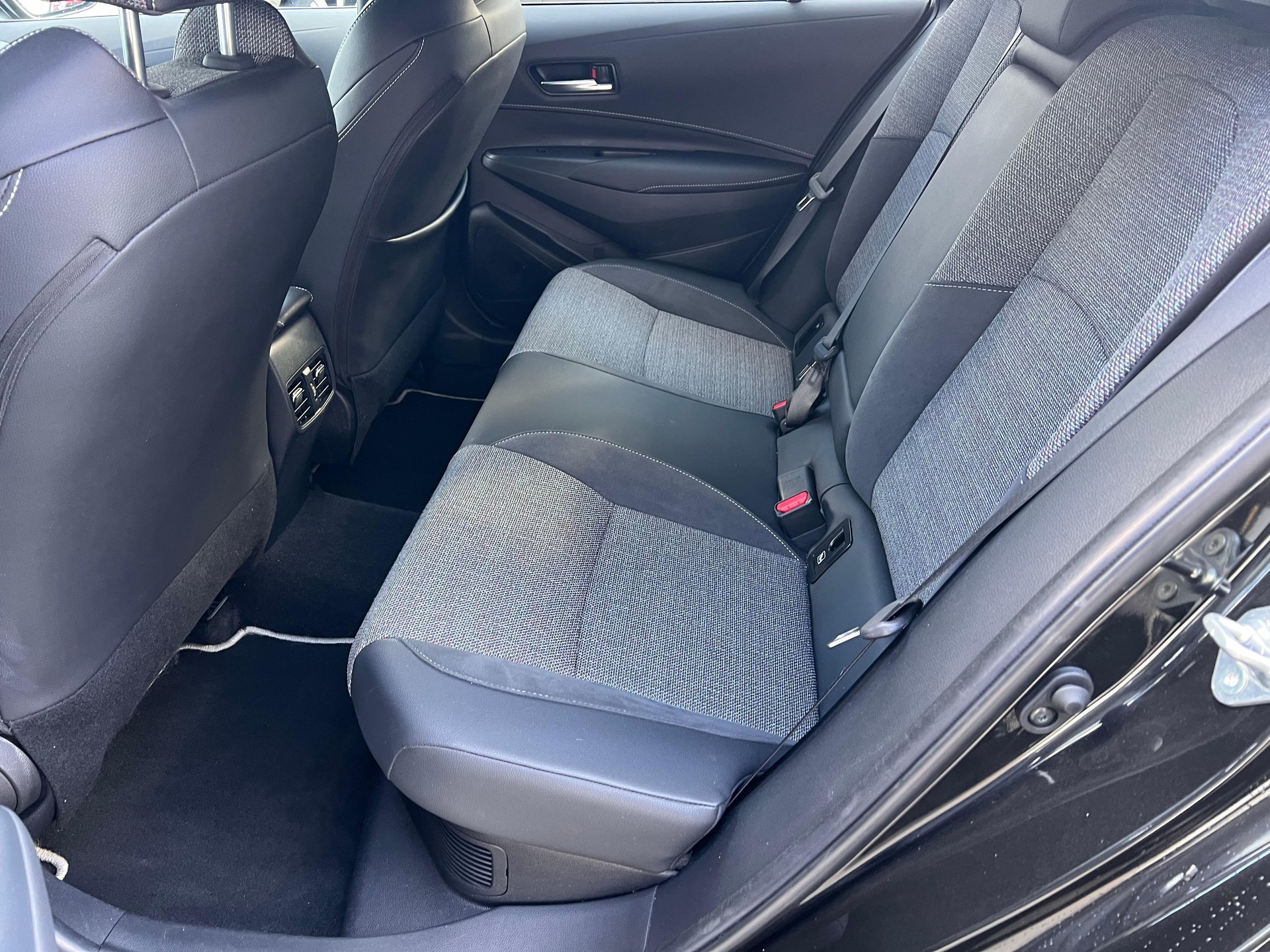 TOYOTA Corolla Touring Sports 2.0 HSD Trend-image-10