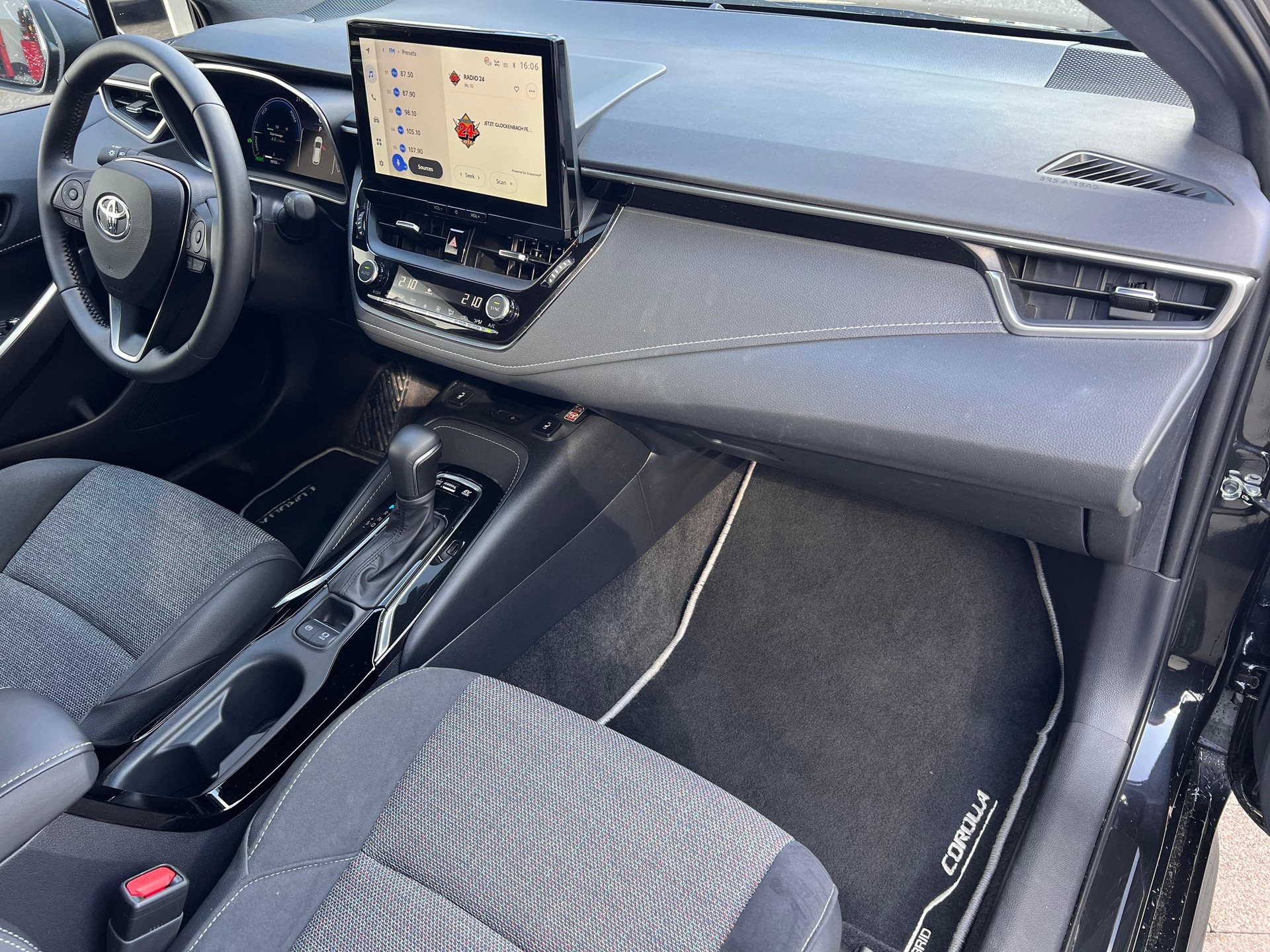 TOYOTA Corolla Touring Sports 2.0 HSD Trend-image-13