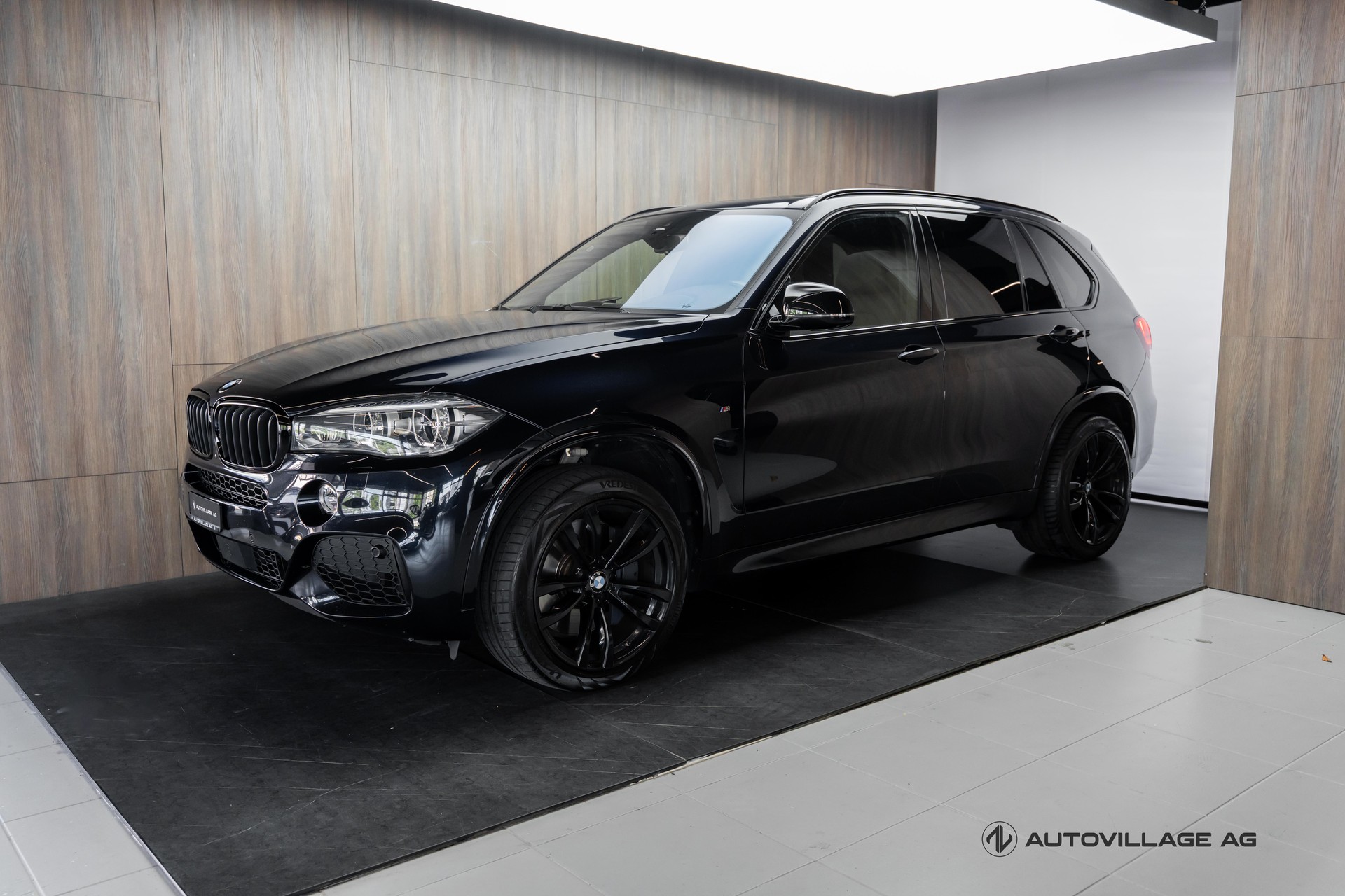 BMW X5 xDrive M50d Pure M Sport Plus Steptronic | All Black-image-0
