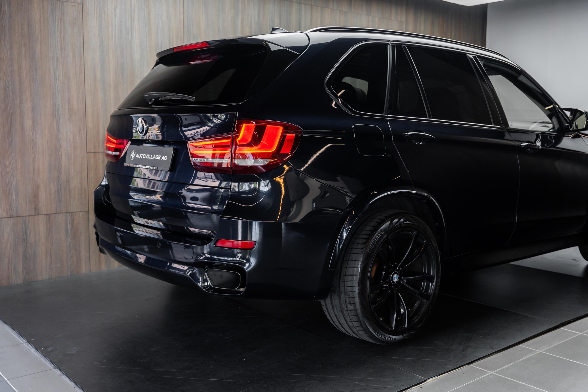 BMW X5 xDrive M50d Pure M Sport Plus Steptronic | All Black-image-28