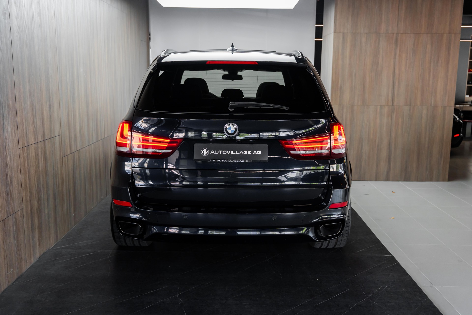 BMW X5 xDrive M50d Pure M Sport Plus Steptronic | All Black-image-29