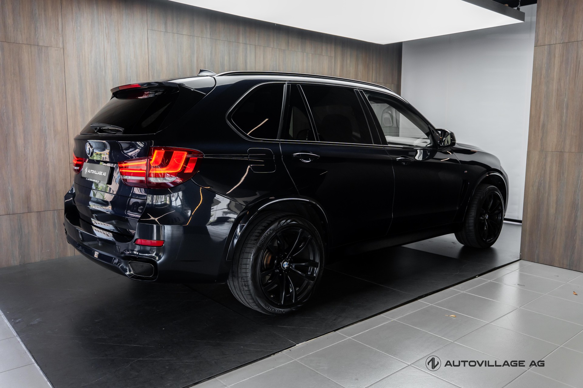 BMW X5 xDrive M50d Pure M Sport Plus Steptronic | All Black-image-1