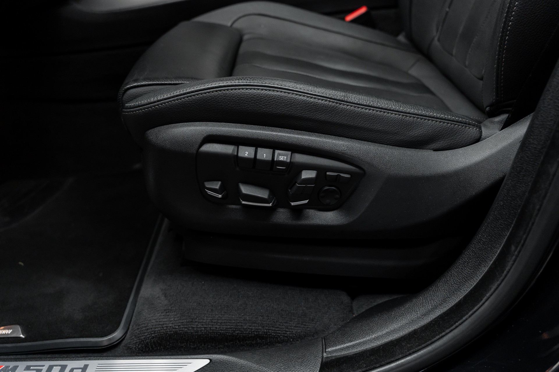 BMW X5 xDrive M50d Pure M Sport Plus Steptronic | All Black-image-24