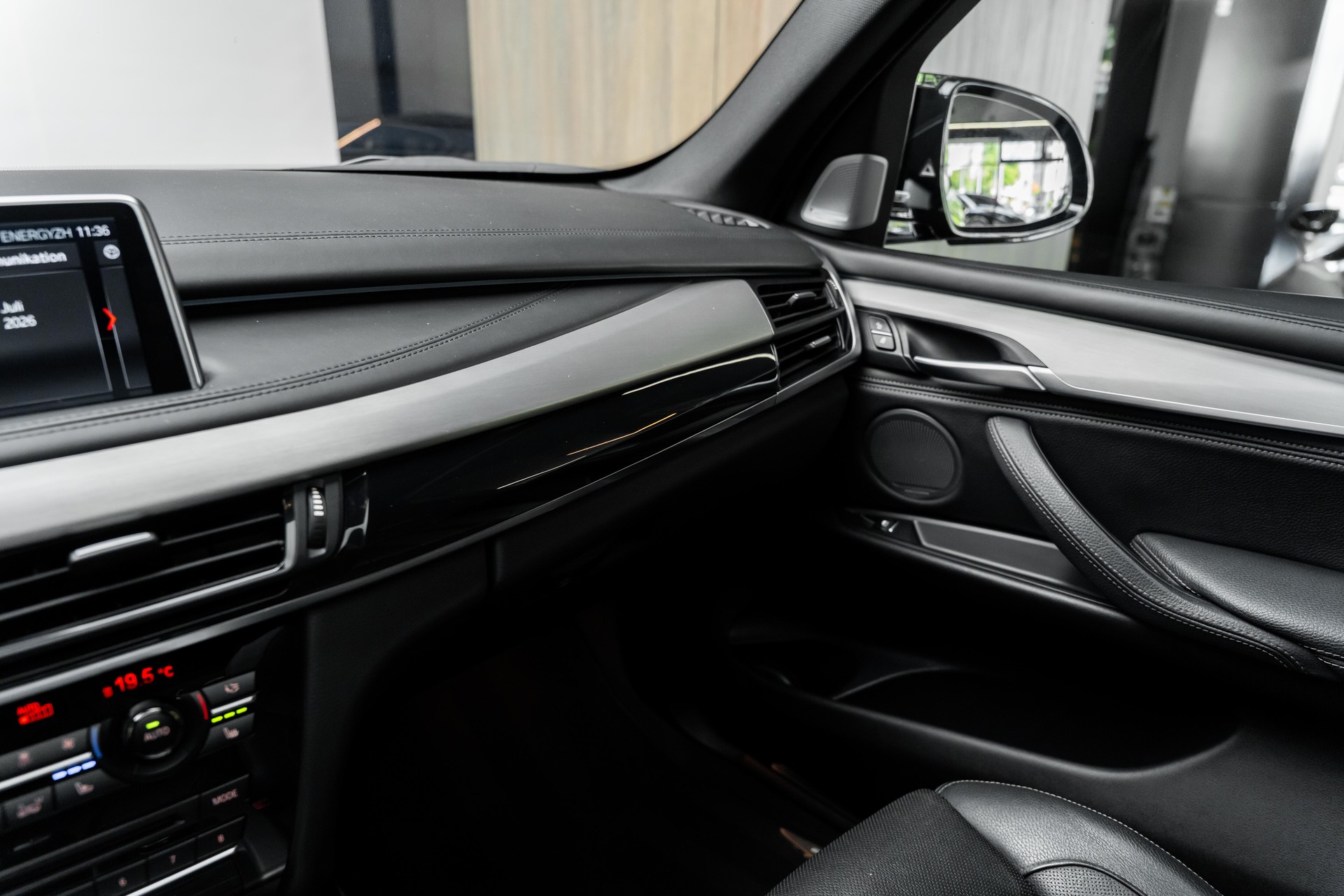 BMW X5 xDrive M50d Pure M Sport Plus Steptronic | All Black-image-19