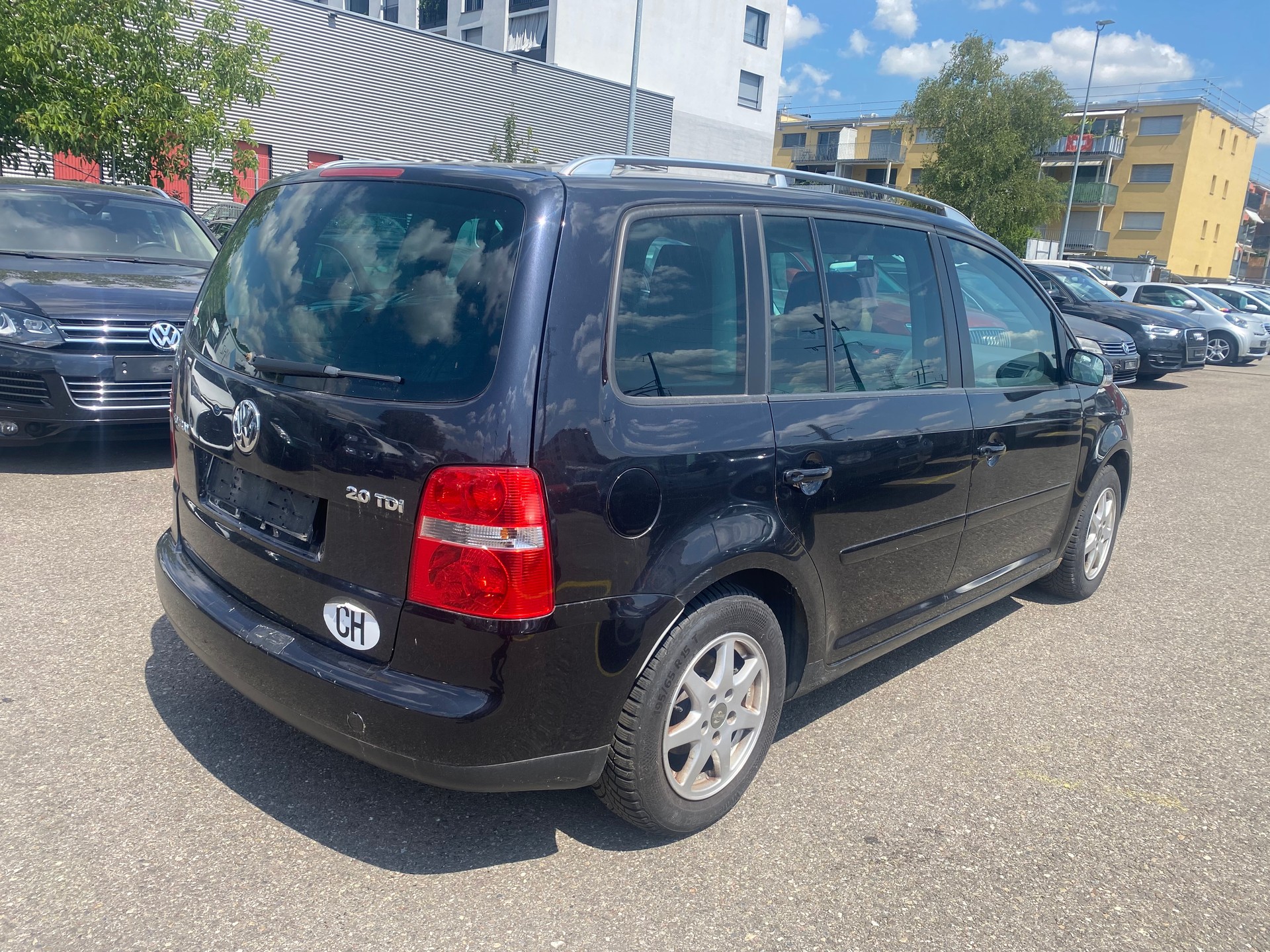 VW Touran 2.0 TDI Trendline-image-5