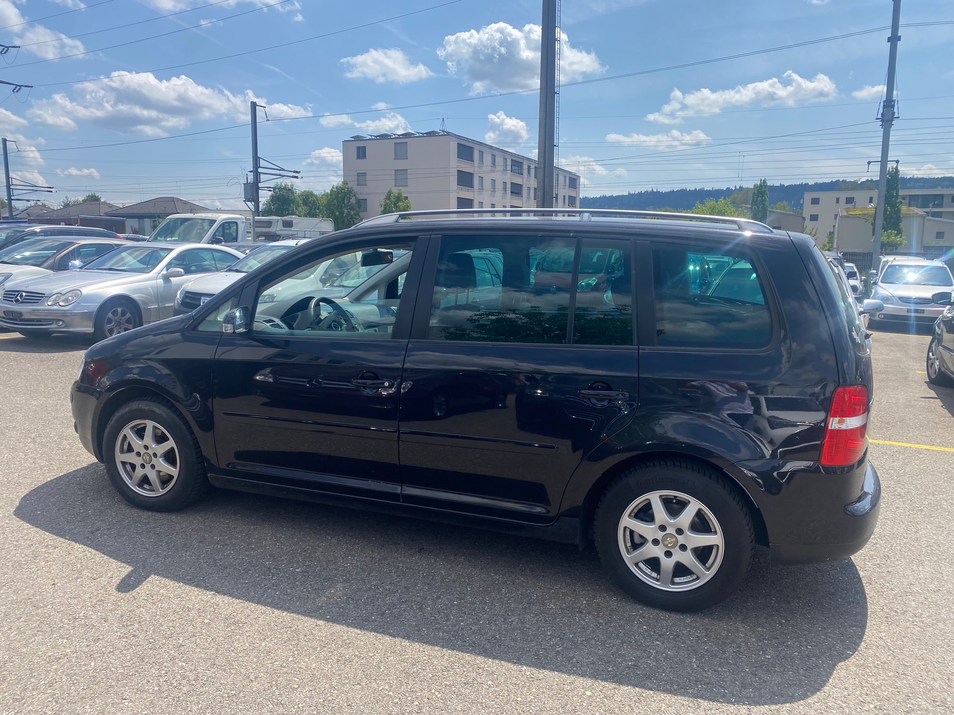 VW Touran 2.0 TDI Trendline-image-4