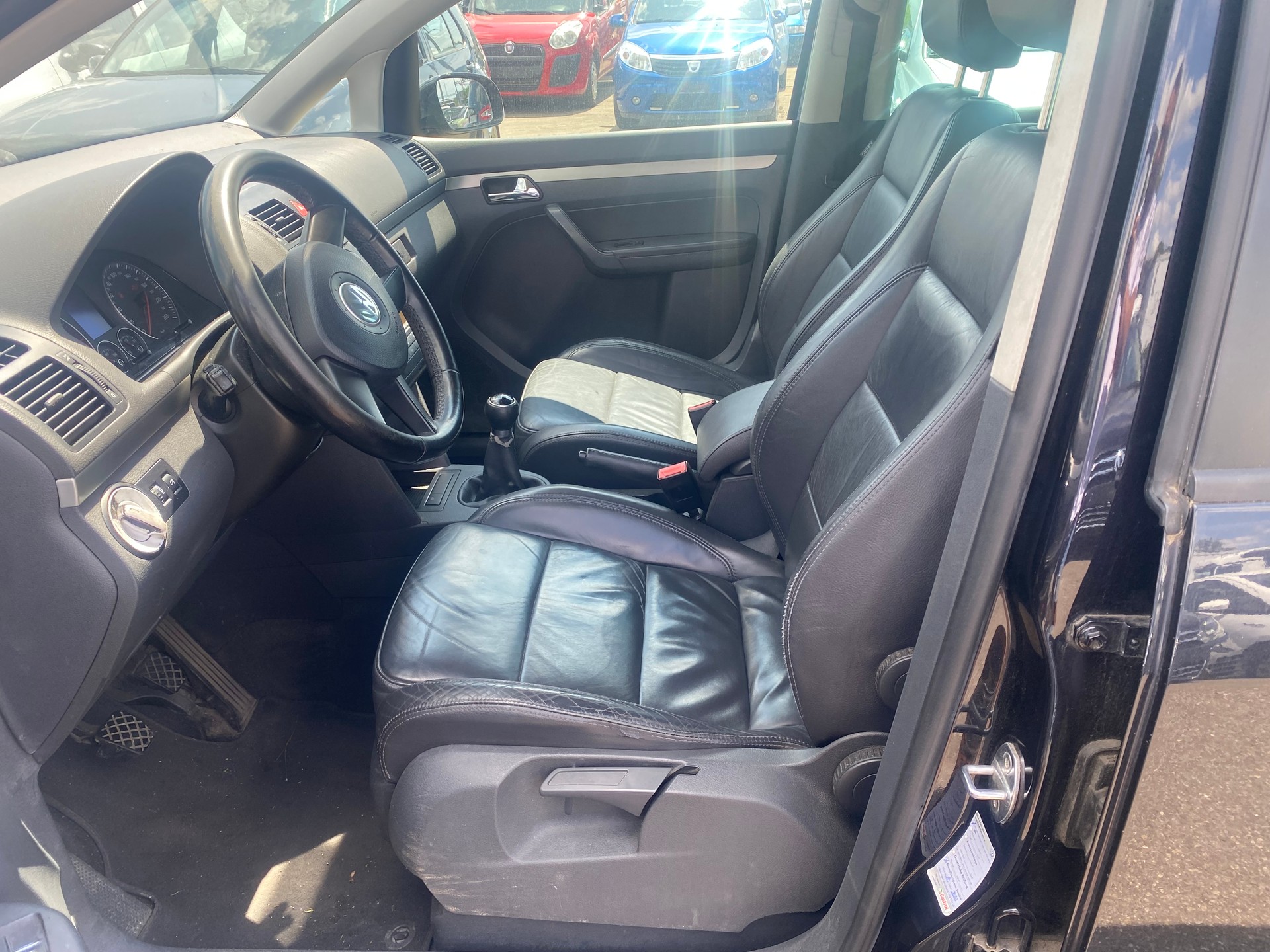 VW Touran 2.0 TDI Trendline-image-9