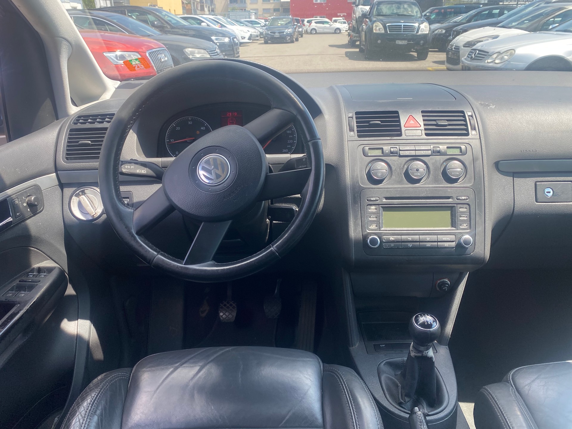 VW Touran 2.0 TDI Trendline-image-8