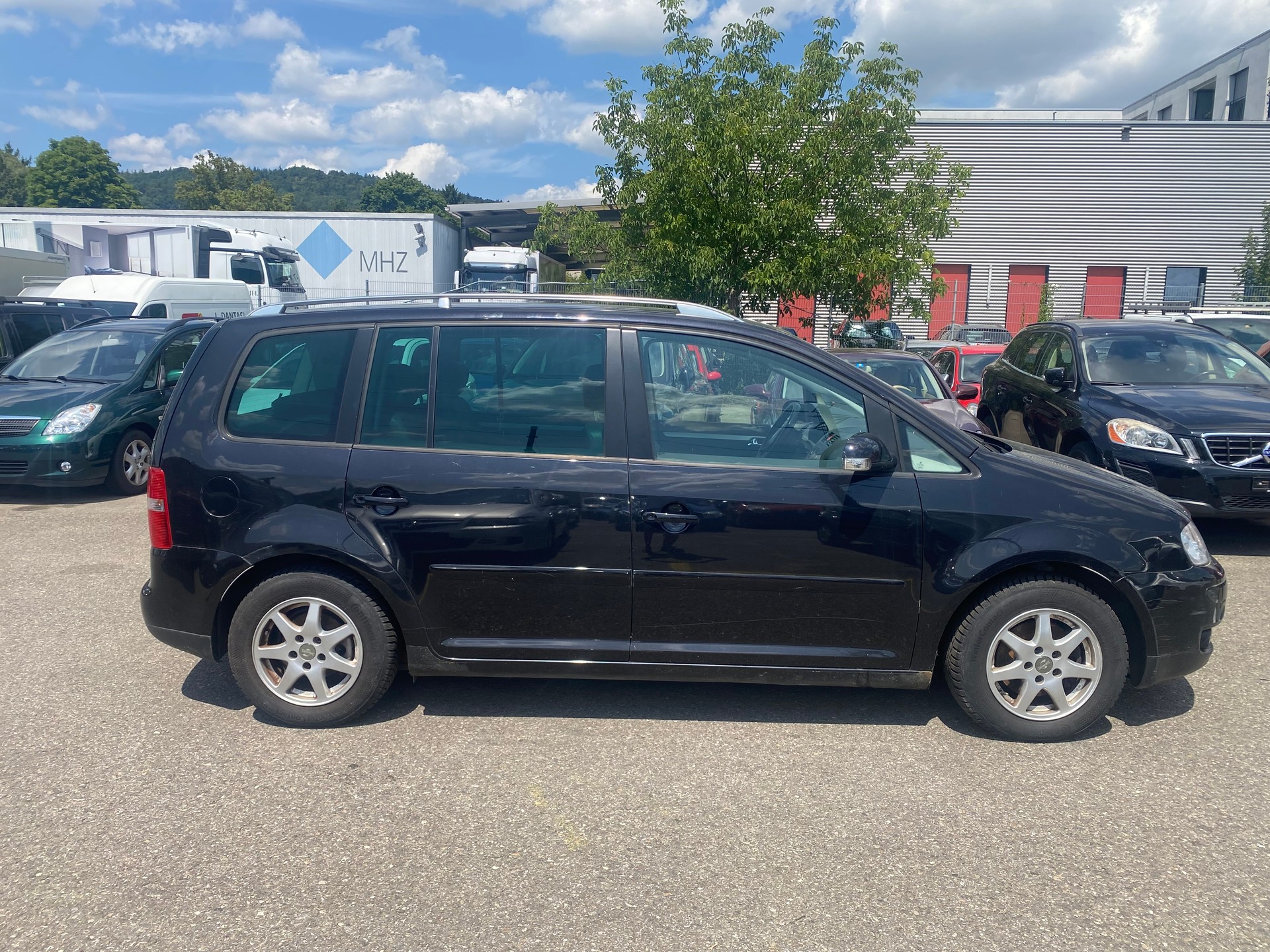 VW Touran 2.0 TDI Trendline-image-3