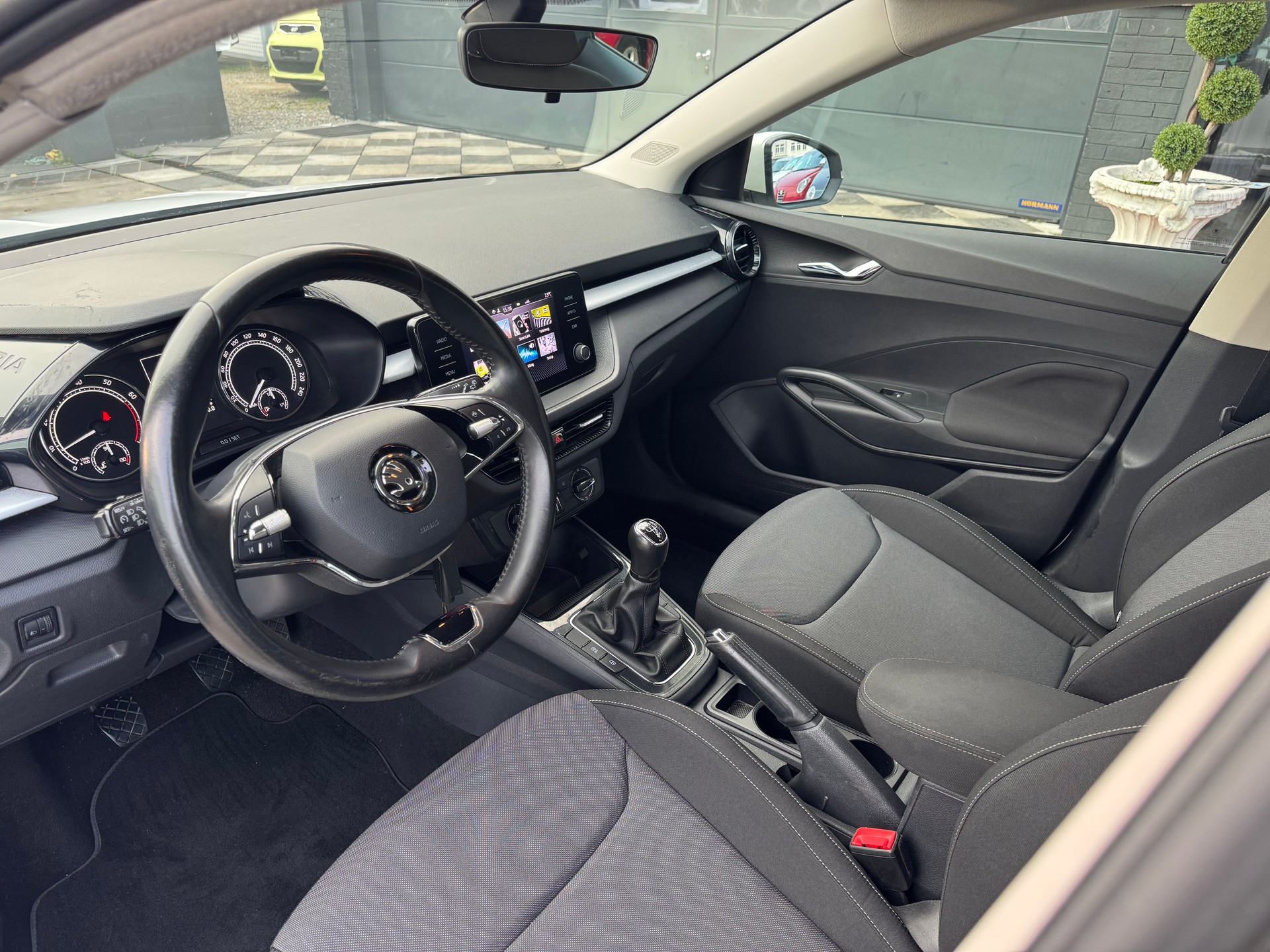 SKODA Fabia 1.0 MPI Ambition-image-10