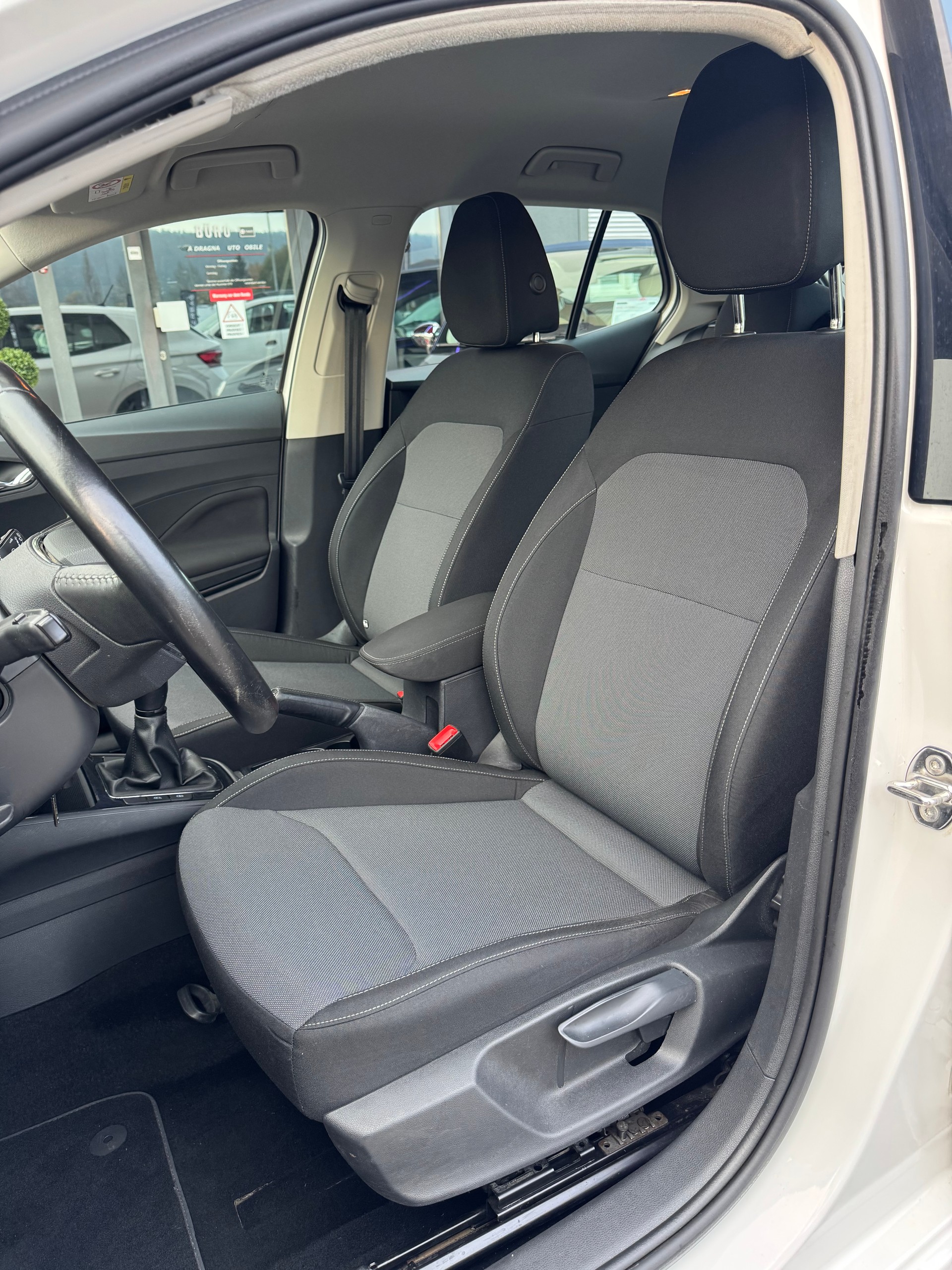 SKODA Fabia 1.0 MPI Ambition-image-11