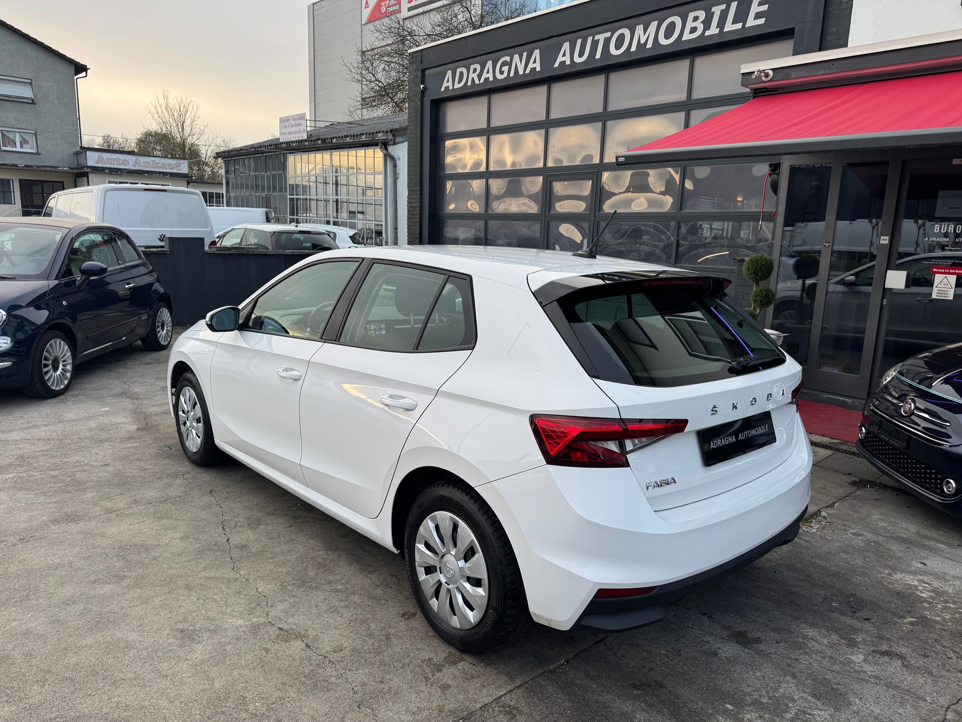 SKODA Fabia 1.0 MPI Ambition-image-4
