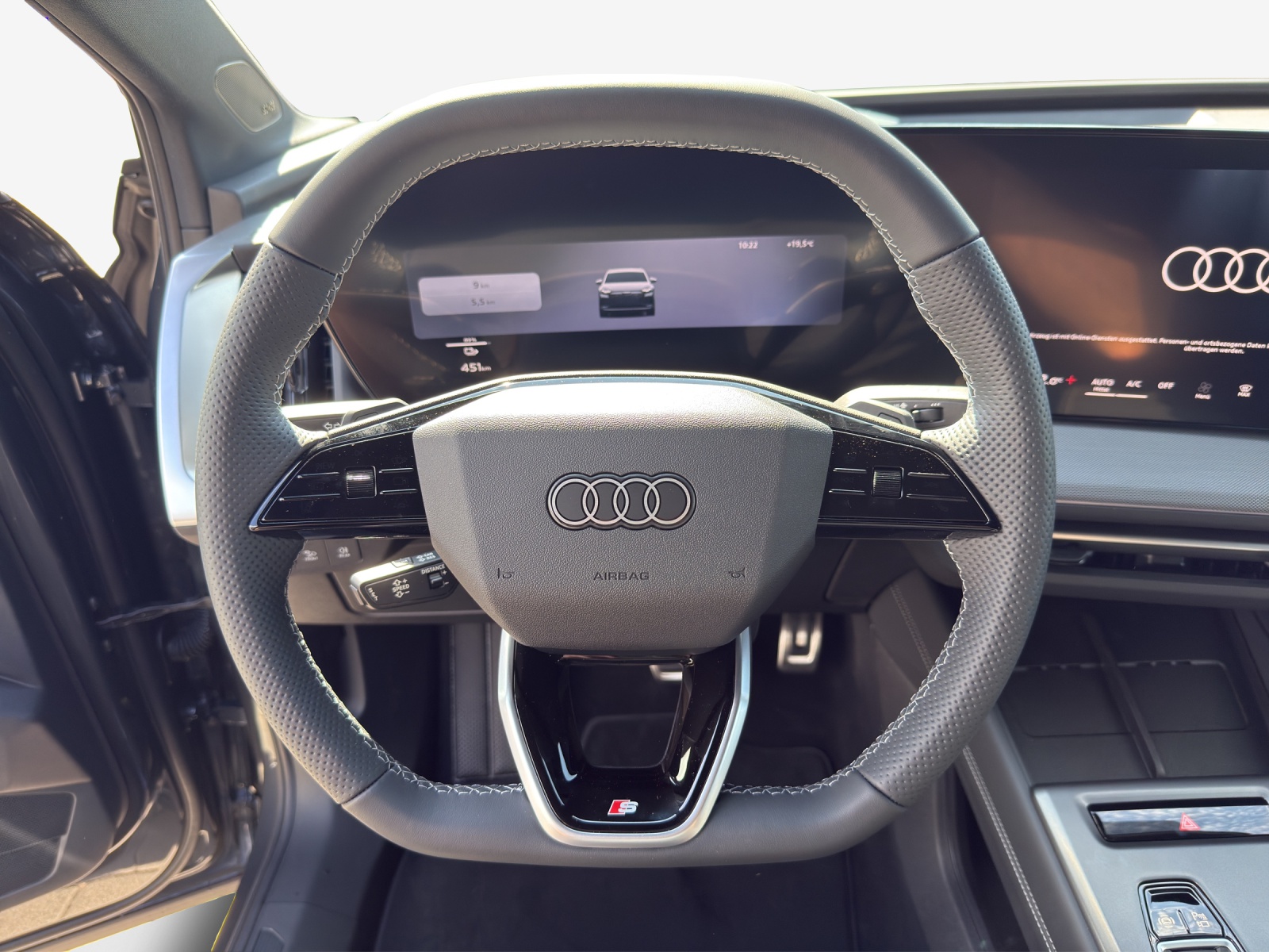 AUDI Q4 e-tron SUV quattro performance-image-9