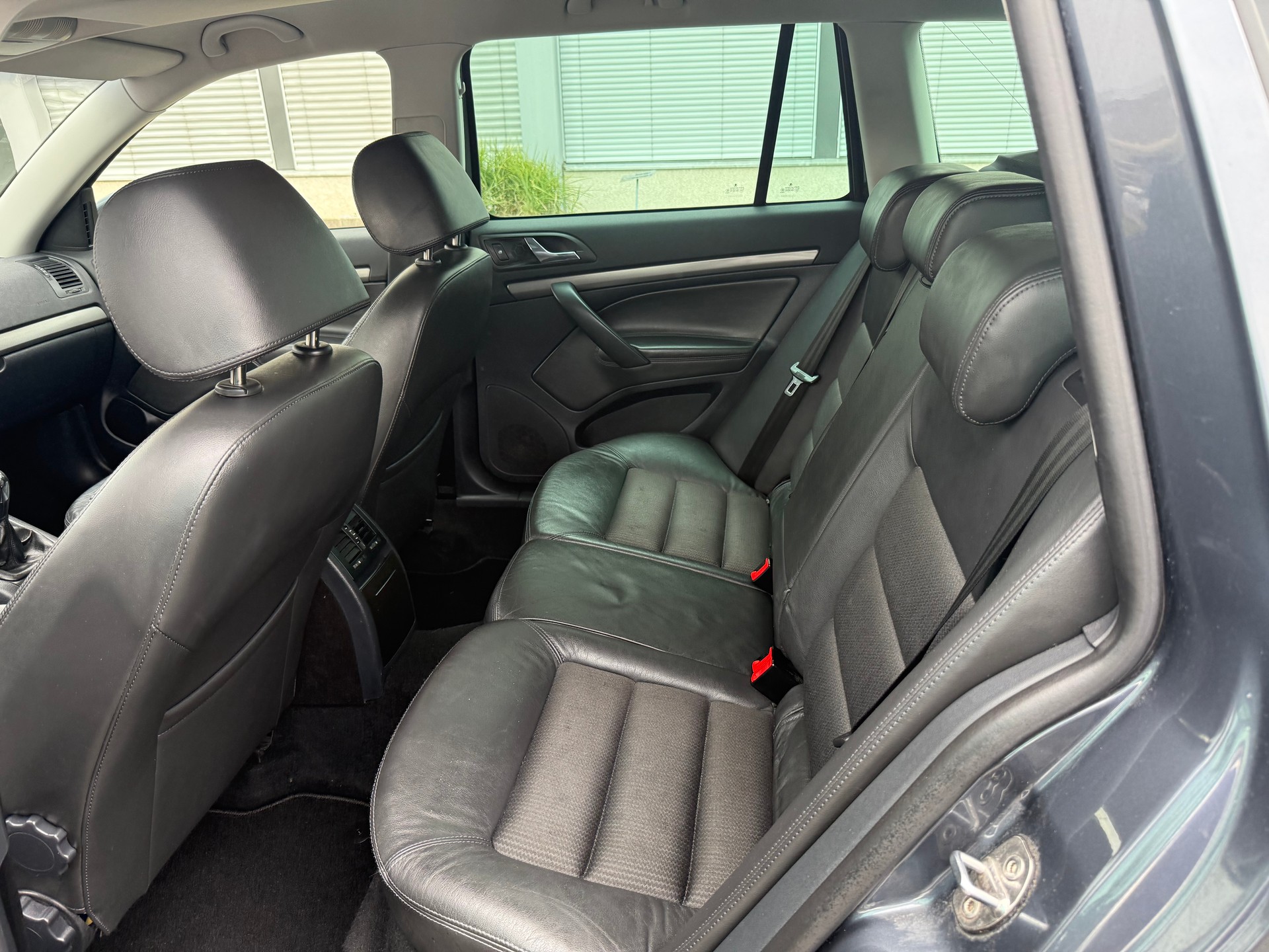 SKODA Octavia 2.0 FSI Elegance-image-7