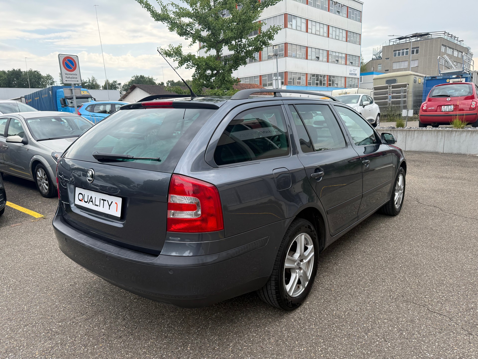SKODA Octavia 2.0 FSI Elegance-image-4