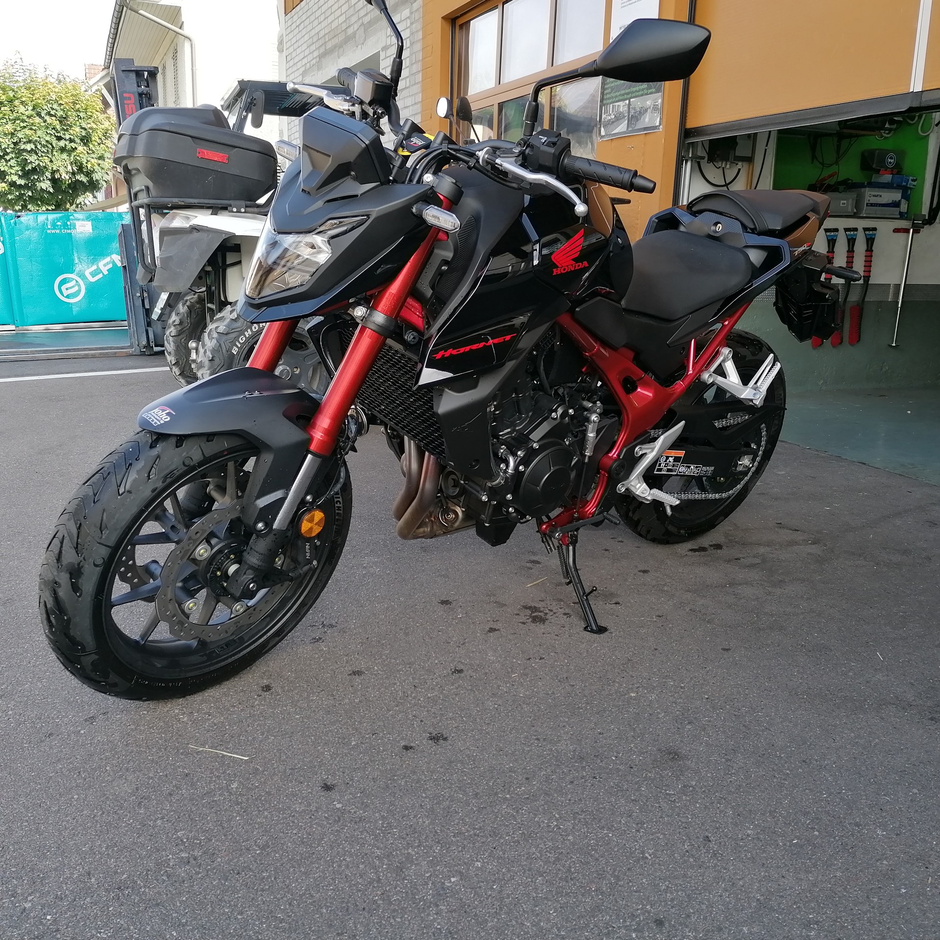 HONDA CB 750 Hornet-showroom-element-1