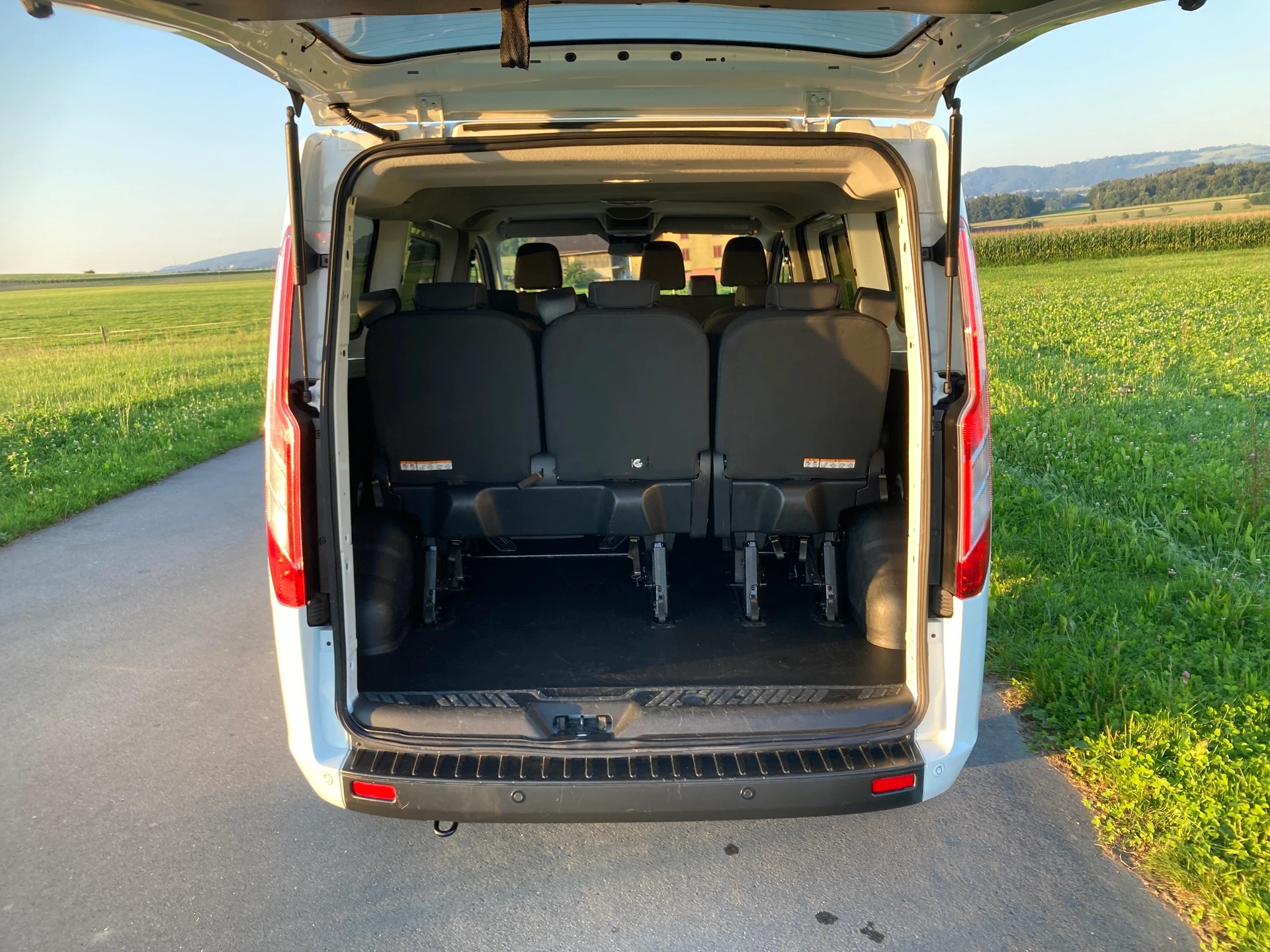 FORD Transit Custom 320 L1H1 Trend 9 Sitzer-image-5