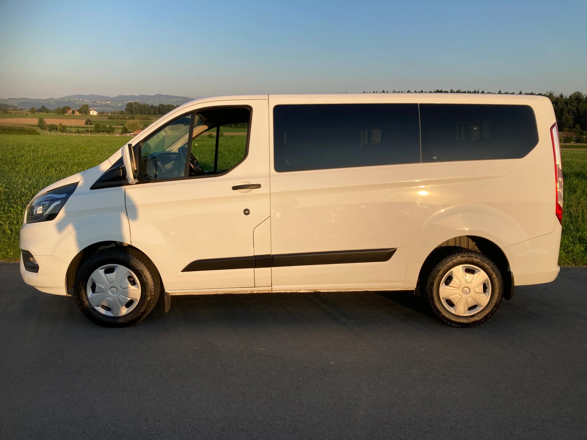 FORD Transit Custom 320 L1H1 Trend 9 Sitzer-image-4