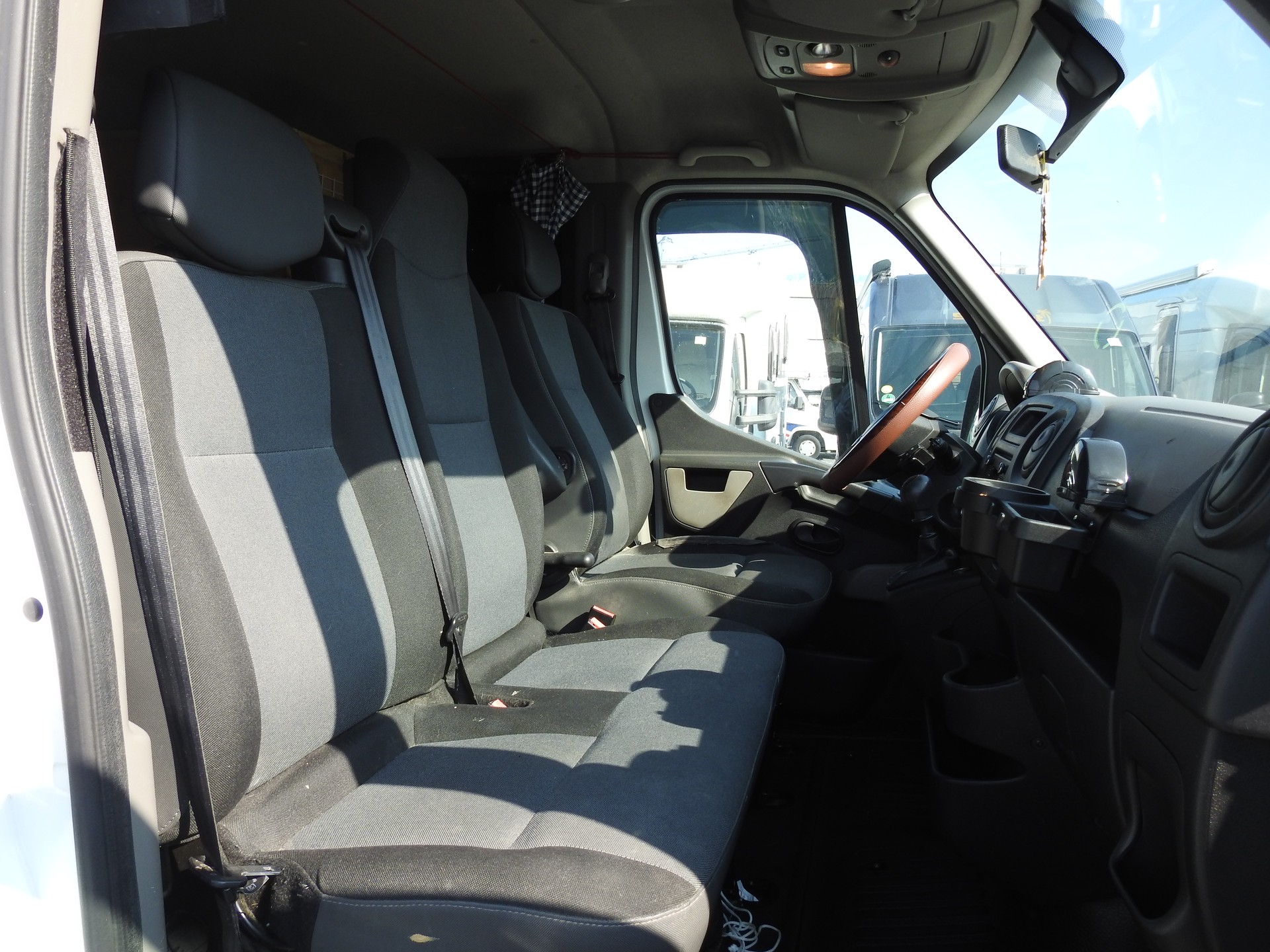 RENAULT T29 dCi100-image-12