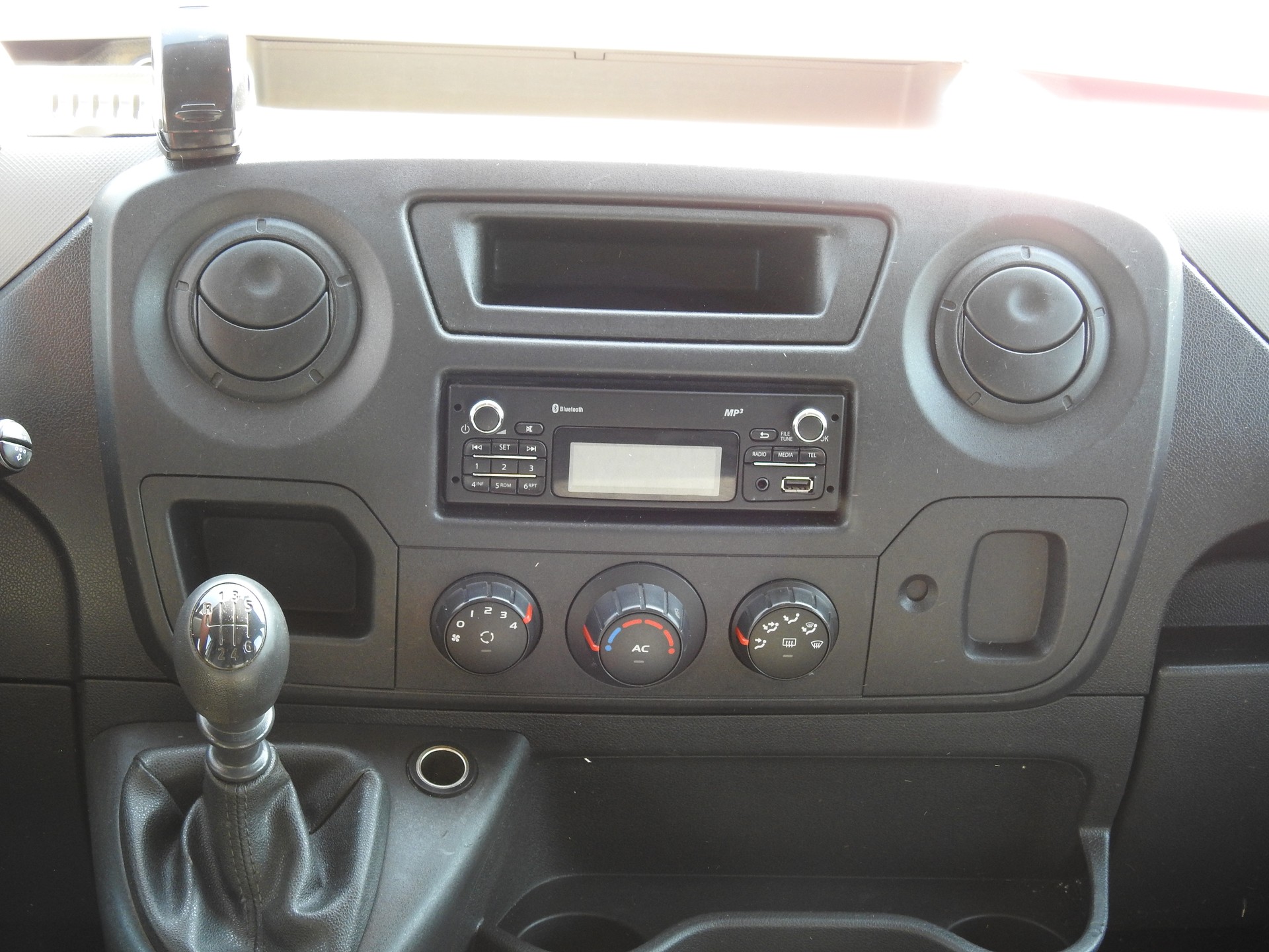RENAULT T29 dCi100-image-16