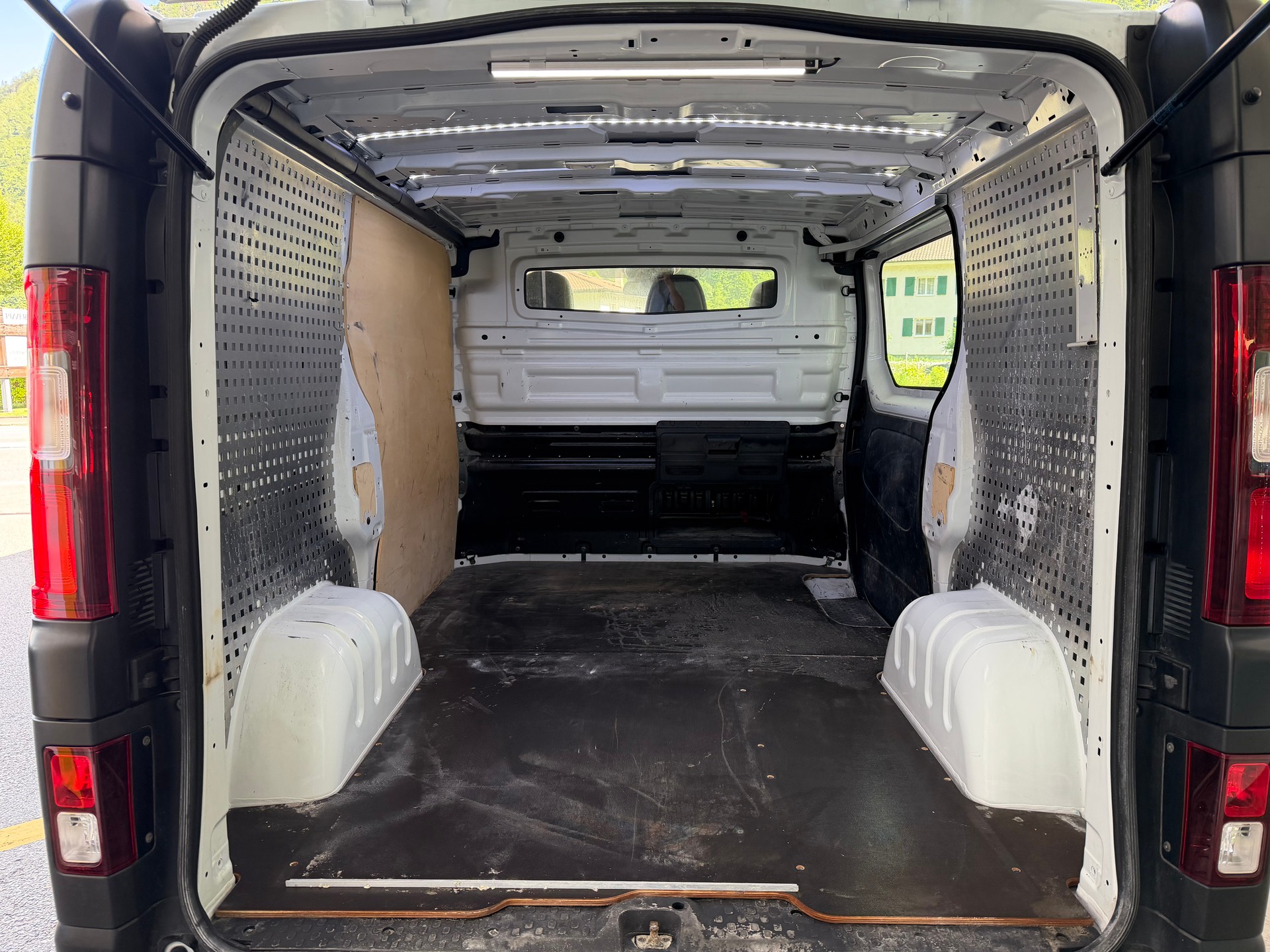 RENAULT Trafic 2.0 Blue dCi 130 Access L1H1 EN-image-8