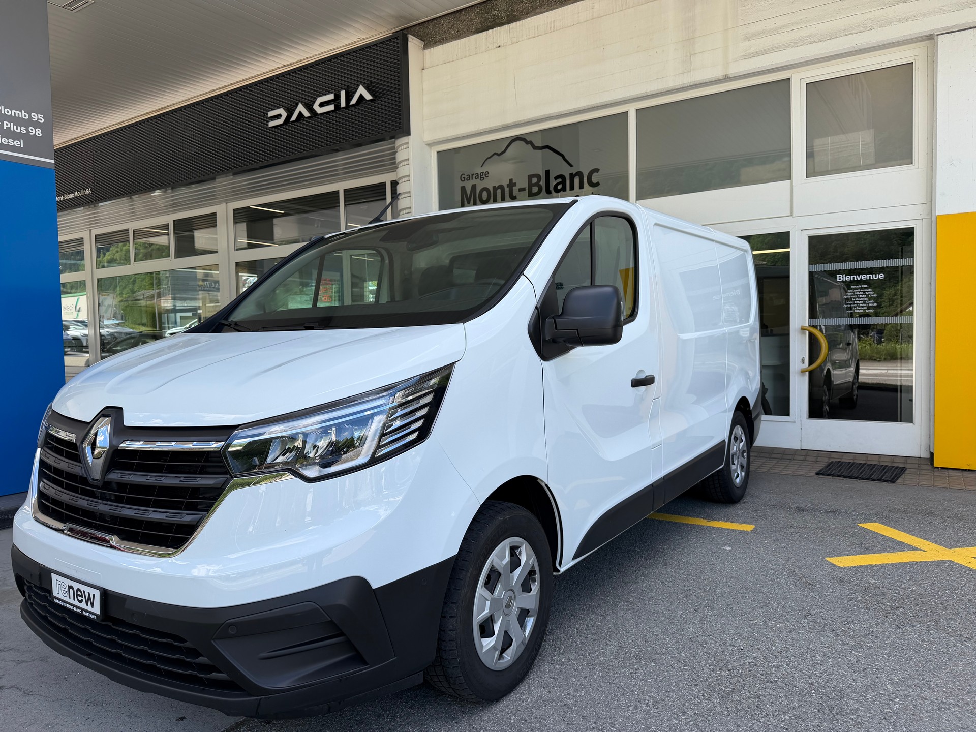 RENAULT Trafic 2.0 Blue dCi 130 Access L1H1 EN-image-0