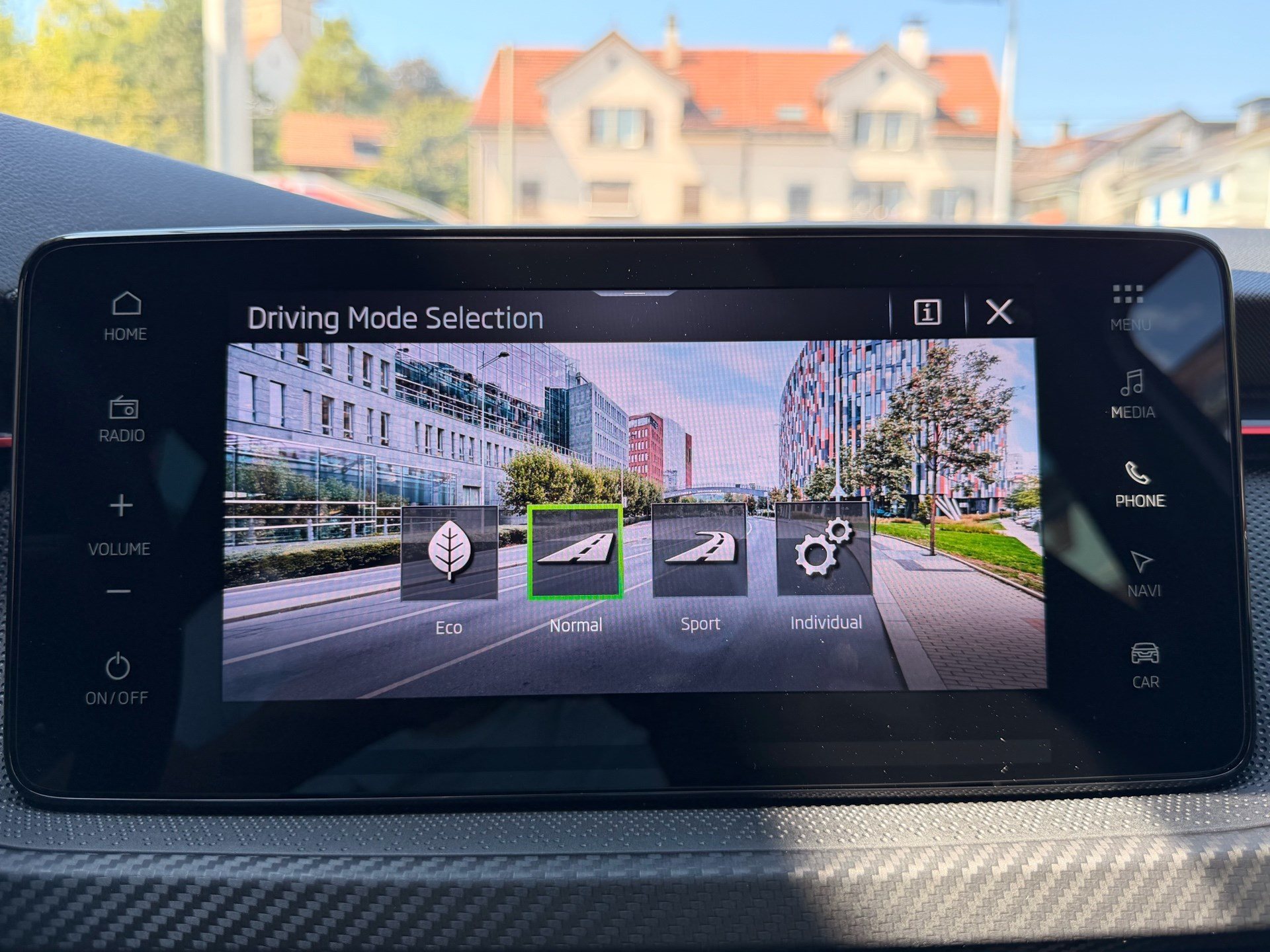 SKODA Kamiq 1.5 TSI MONTE CARLO *** 5 JAHRE SKODA WERKSGARANTIE ***-image-14