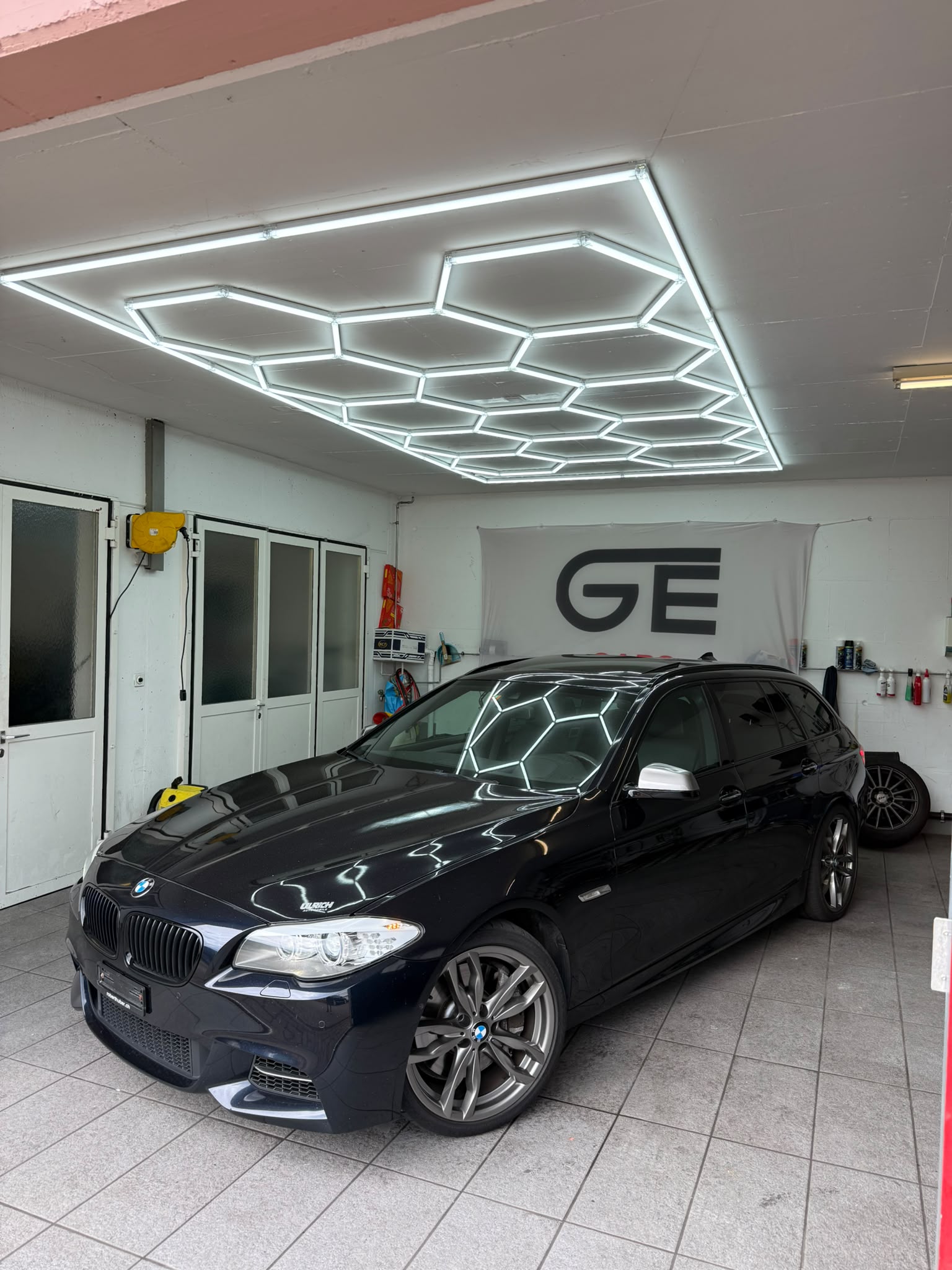 BMW M550d xDrive Touring Steptronic-image-0