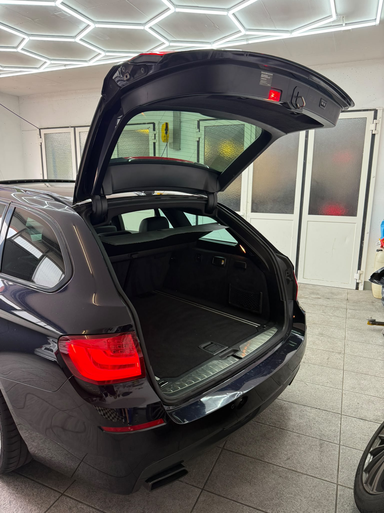 BMW M550d xDrive Touring Steptronic-image-3
