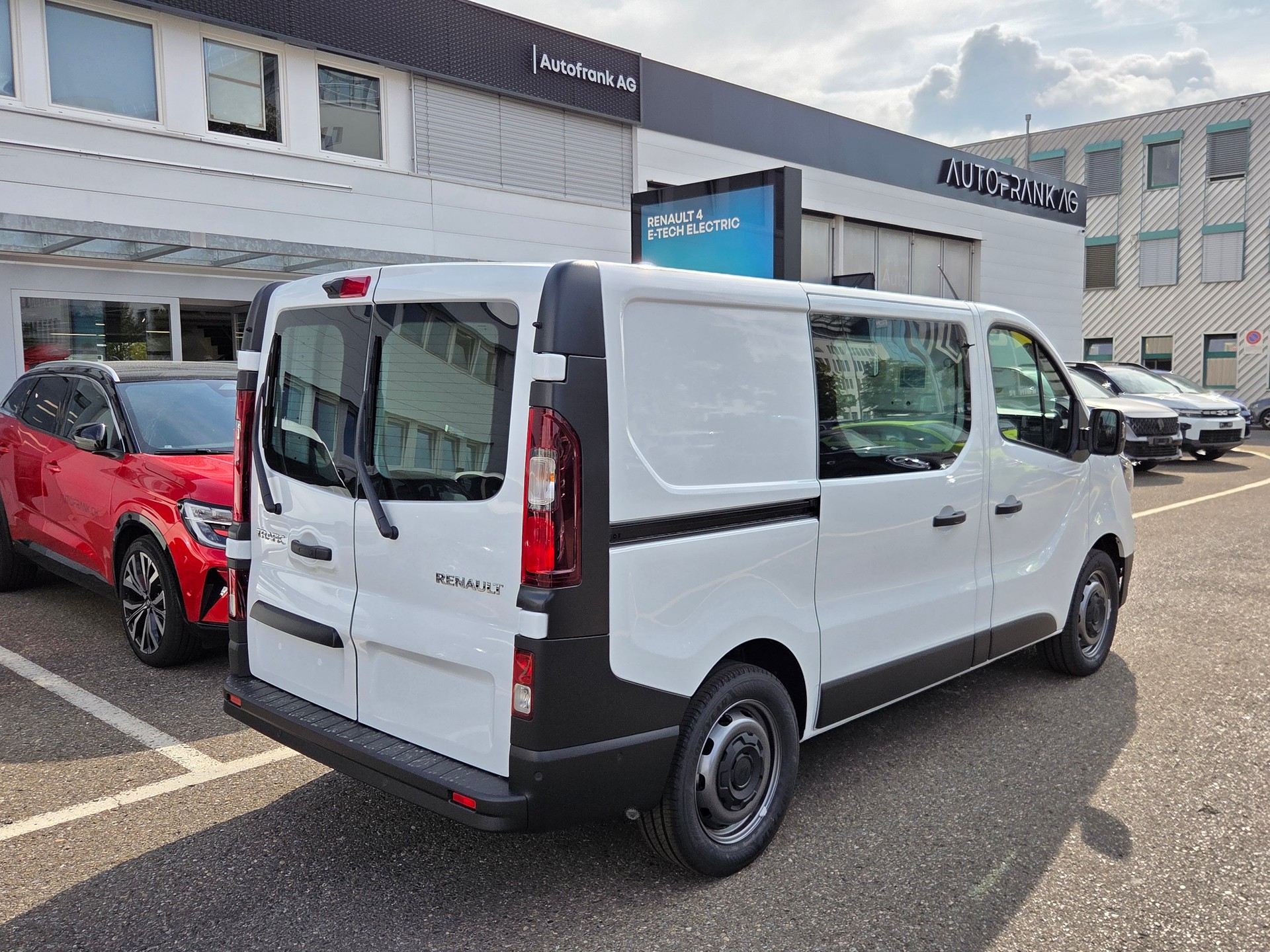 RENAULT Trafic Kaw. 2.8 t L1 H1 2.0 dCi Blue 110 Advance-image-17