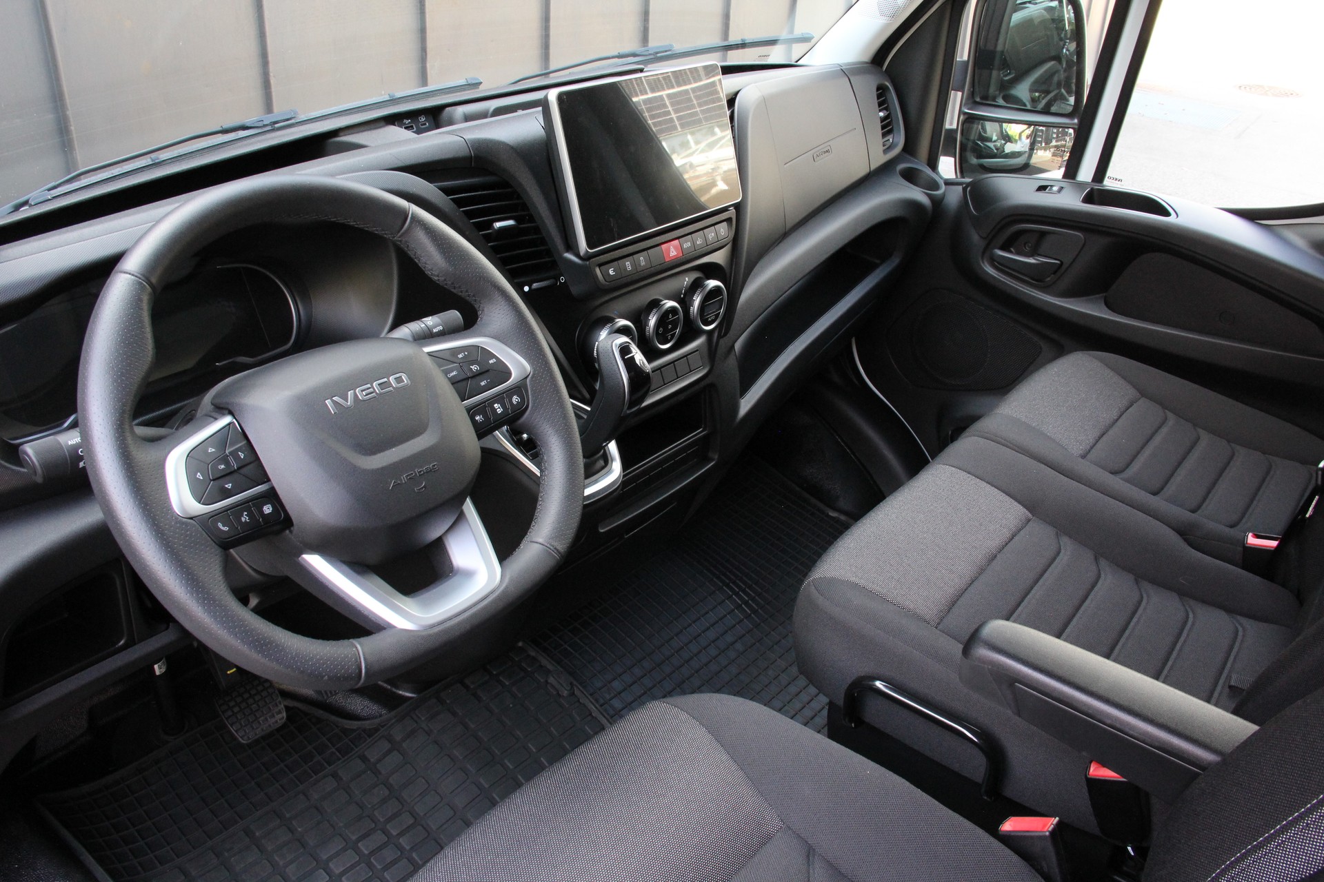 IVECO 35 S 18H A8 3L **3L-MOTOR** **AUTOMAT** **RÜCKFAHRKAMERA** **KLIMAAUTOMATIK**-image-11