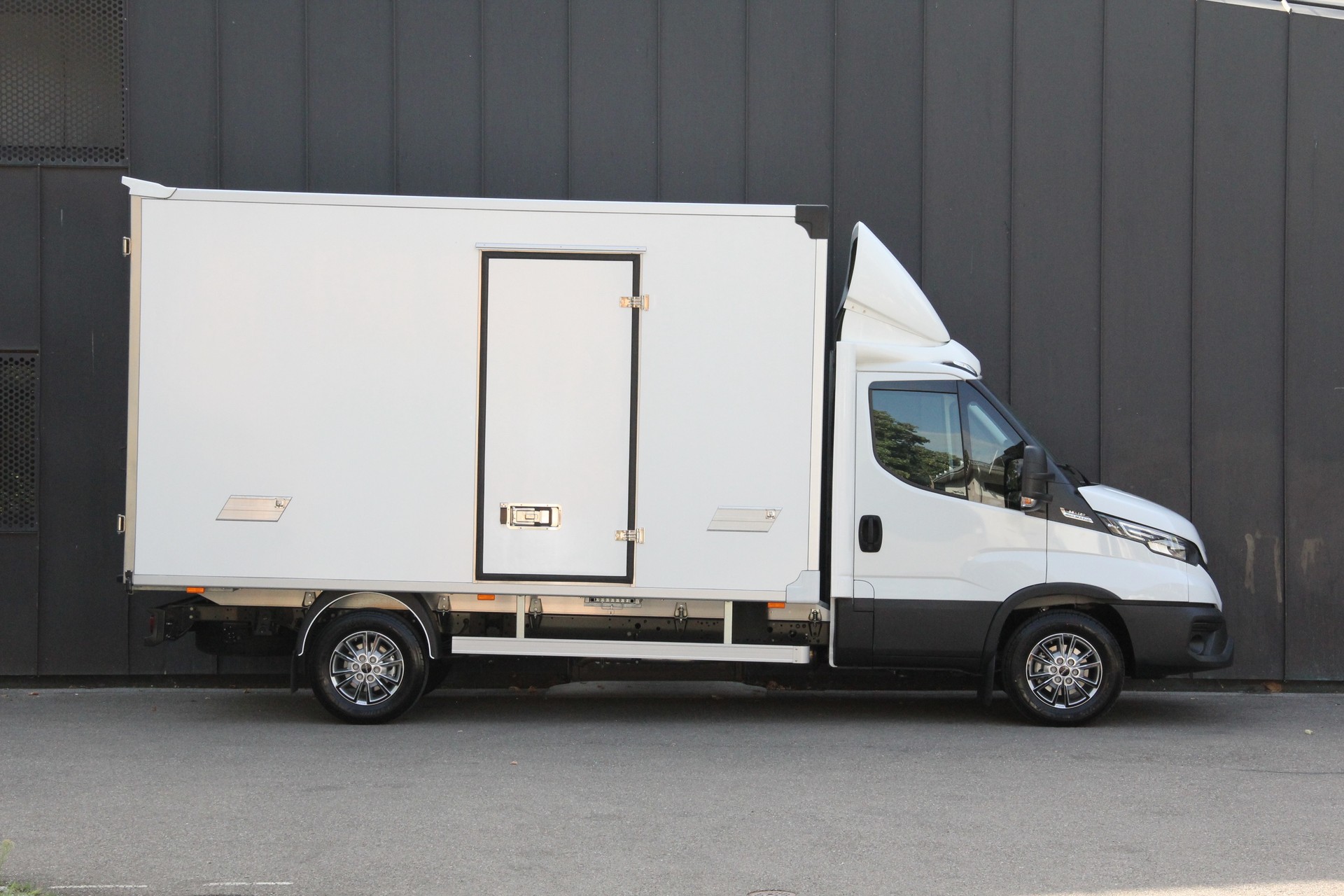 IVECO 35 S 18H A8 3L **3L-MOTOR** **AUTOMAT** **RÜCKFAHRKAMERA** **KLIMAAUTOMATIK**-image-5