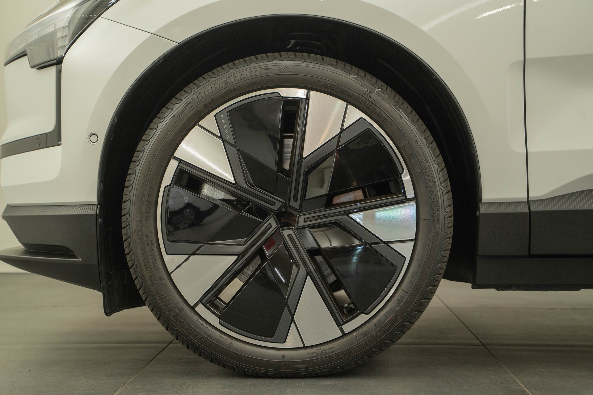 VOLVO EX30 E60 Twin Ultra Performance AWD-image-14