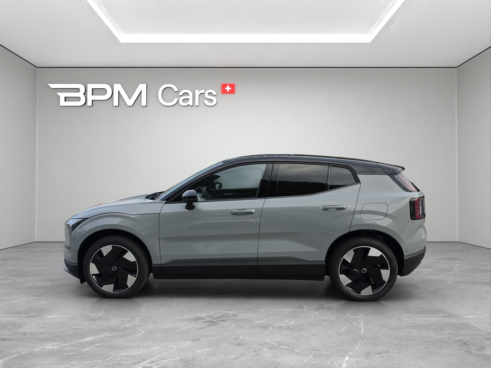 VOLVO EX30 P5 69 kWh Long Range Ultra-image-1